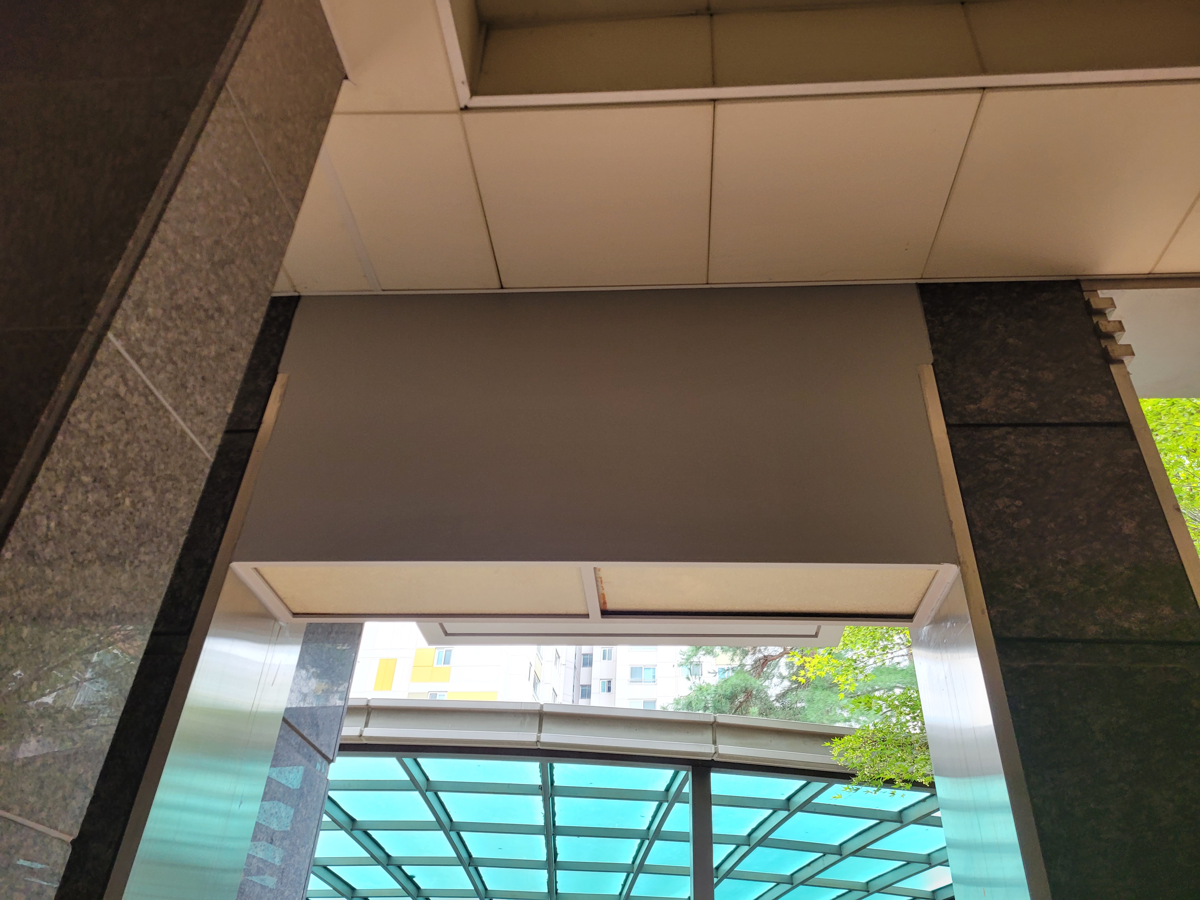 중동역 푸르지오아파트 — 동 입구 필로티 복원 및 재도장