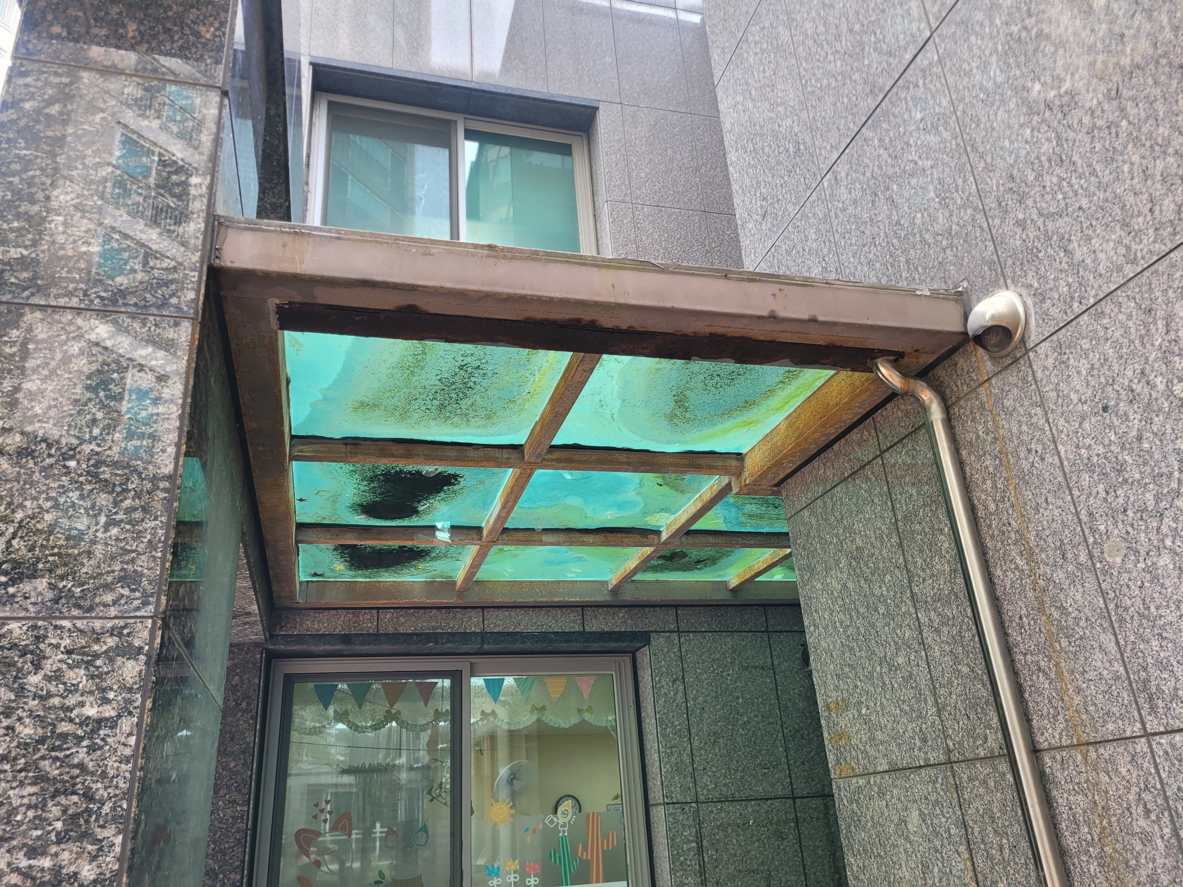 중동역 푸르지오아파트 — 동 입구 필로티 복원 및 재도장