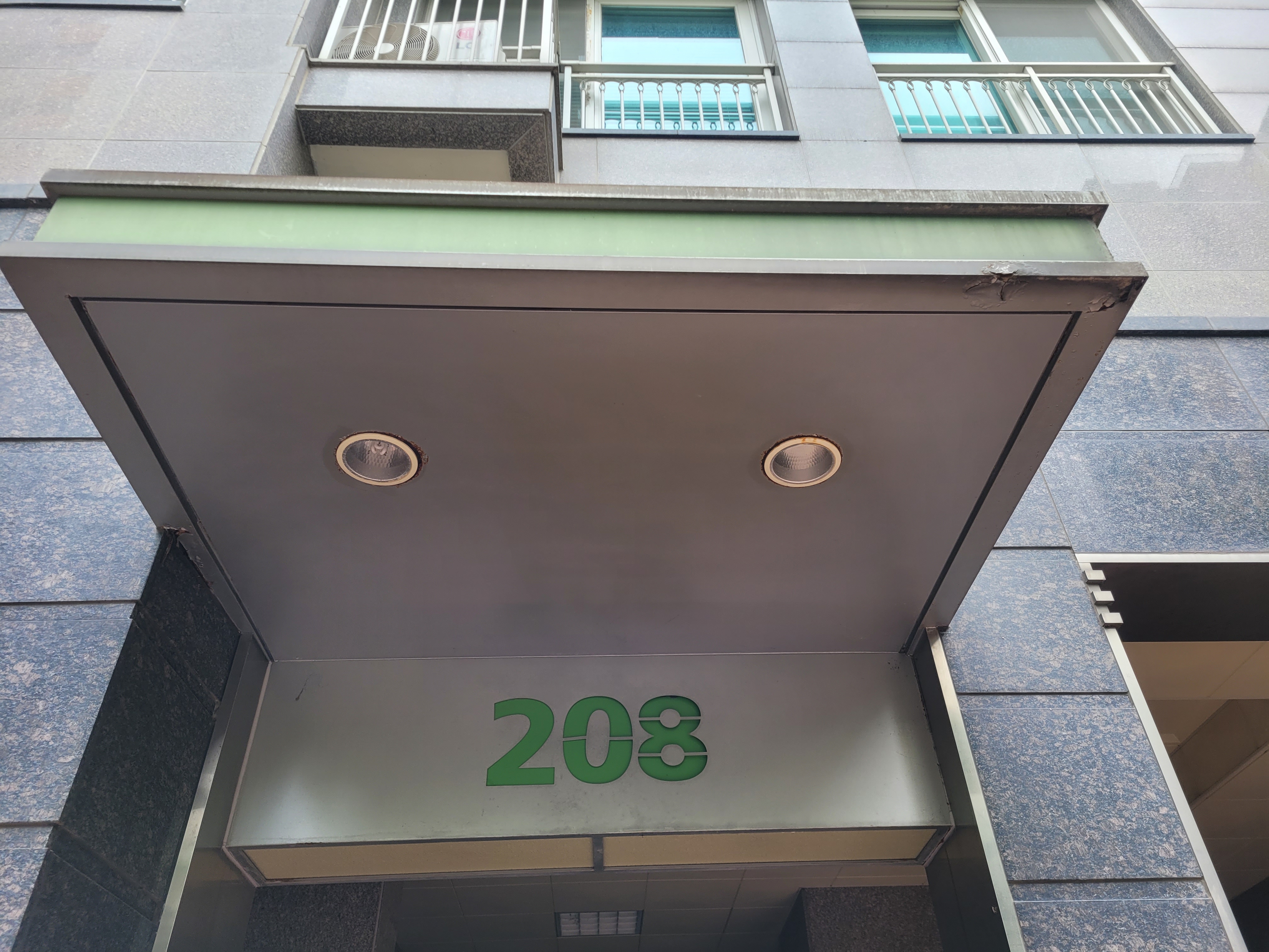 중동역 푸르지오아파트 — 동 입구 필로티 복원 및 재도장