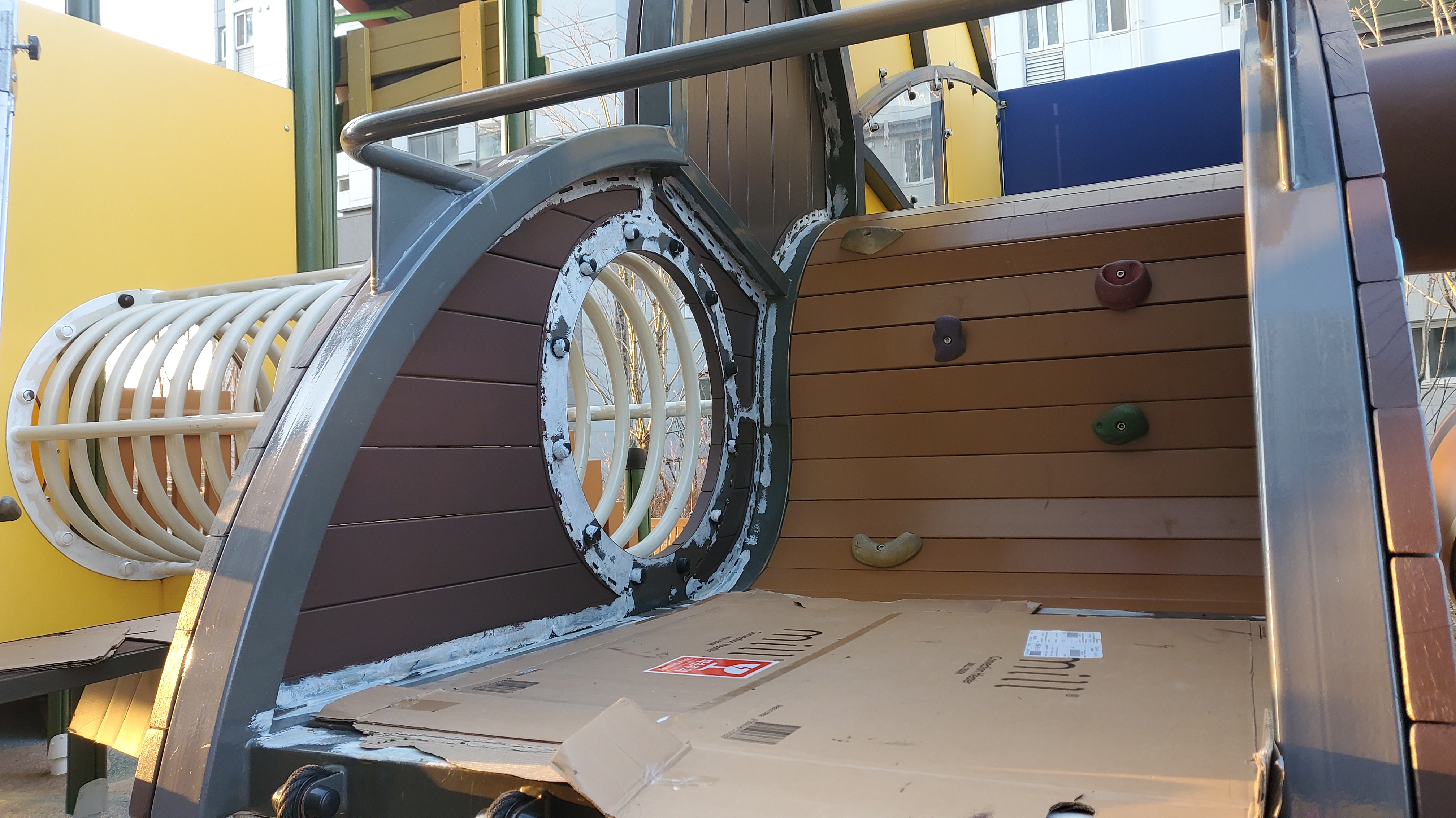 배곧이지더원 — 놀이터 시설물 재도장