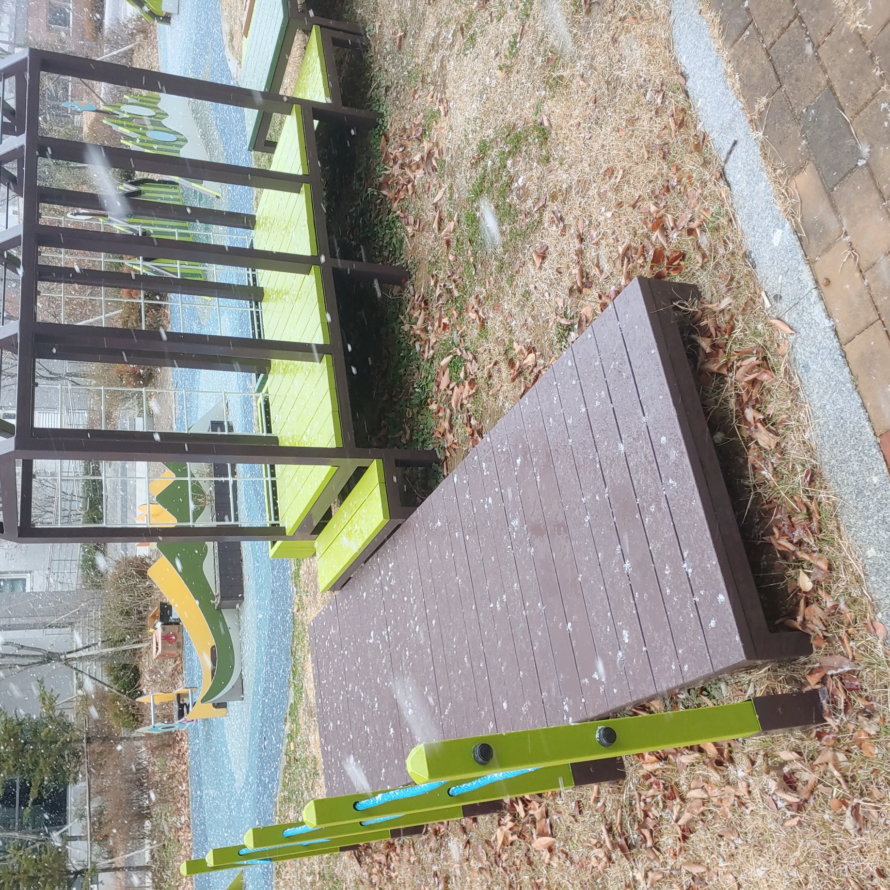 배곧이지더원 — 놀이터 시설물 재도장