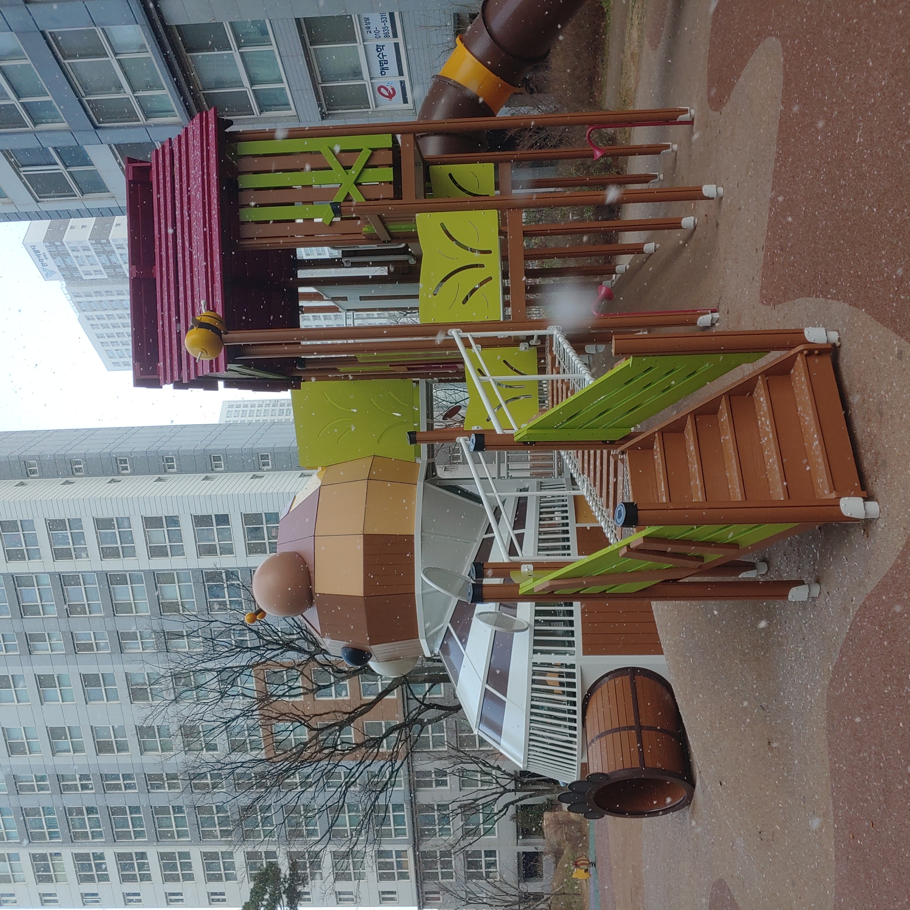 배곧이지더원 — 놀이터 시설물 재도장