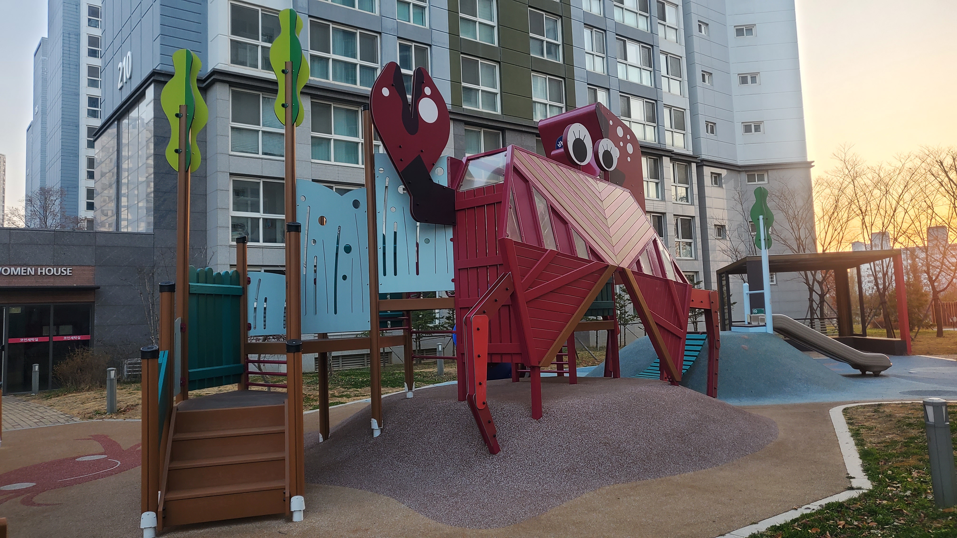 배곧이지더원 — 놀이터 시설물 재도장