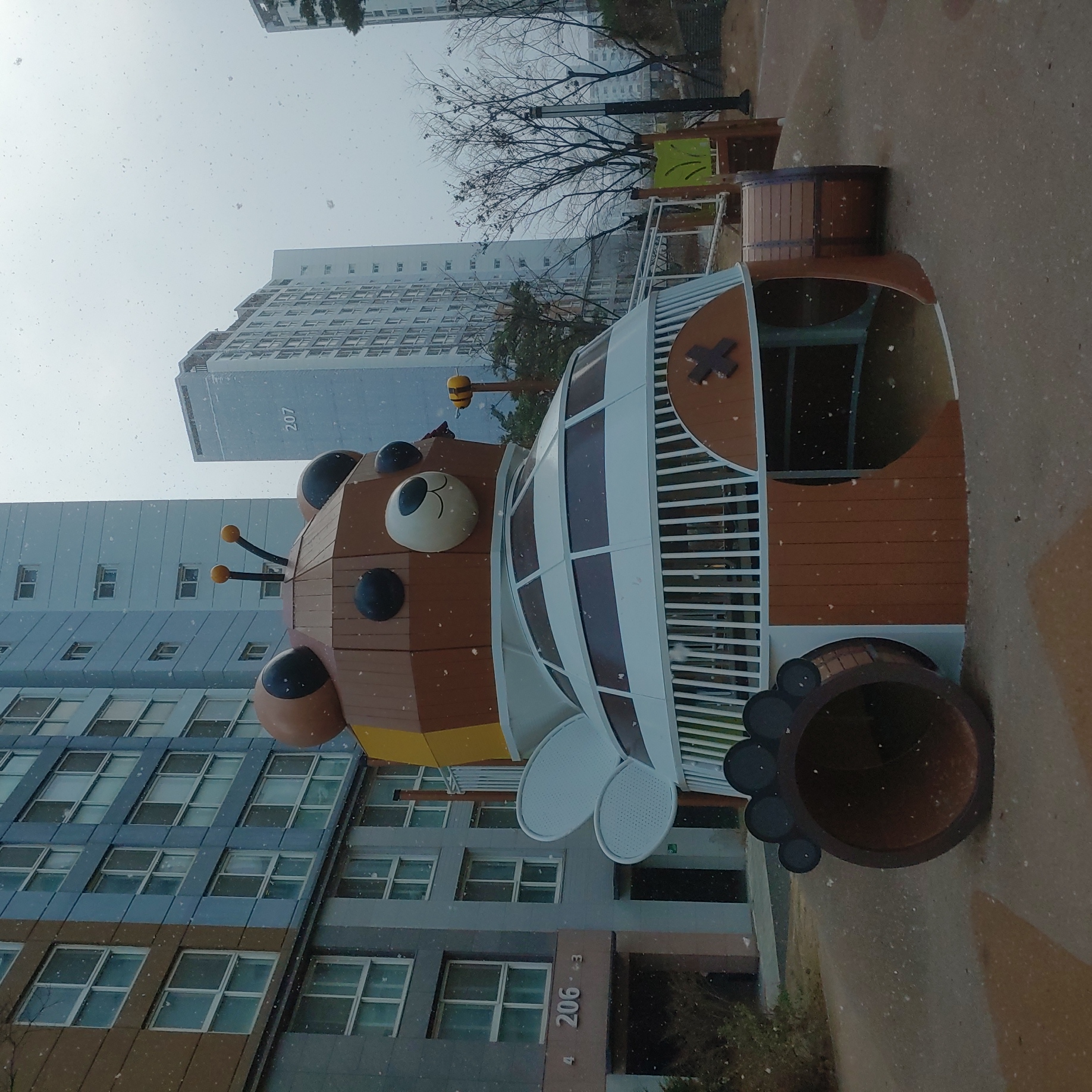 배곧이지더원 — 놀이터 시설물 재도장