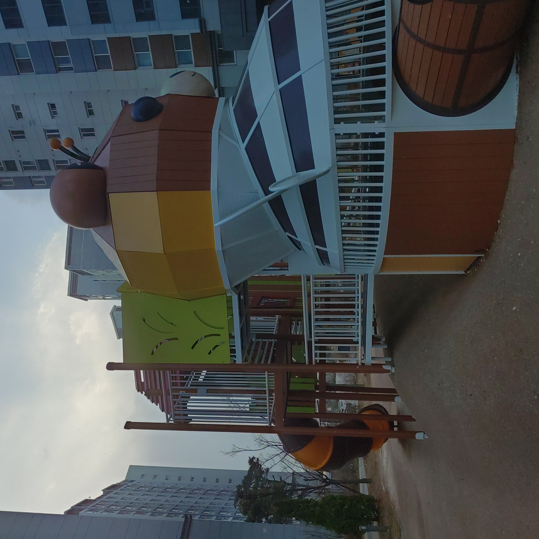 배곧이지더원 — 놀이터 시설물 재도장