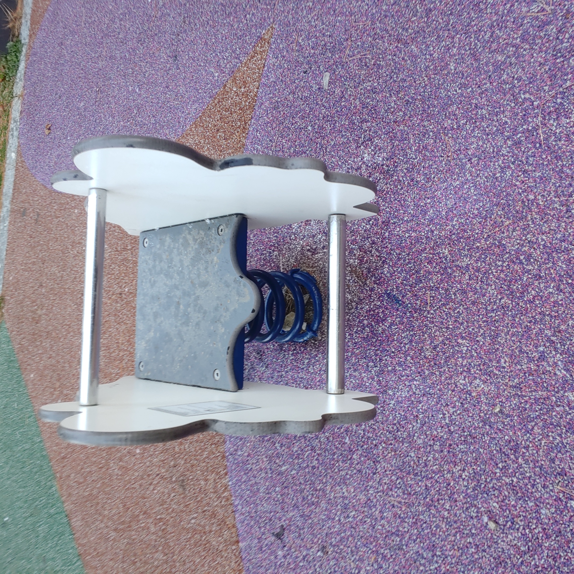 배곧이지더원 — 놀이터 시설물 재도장