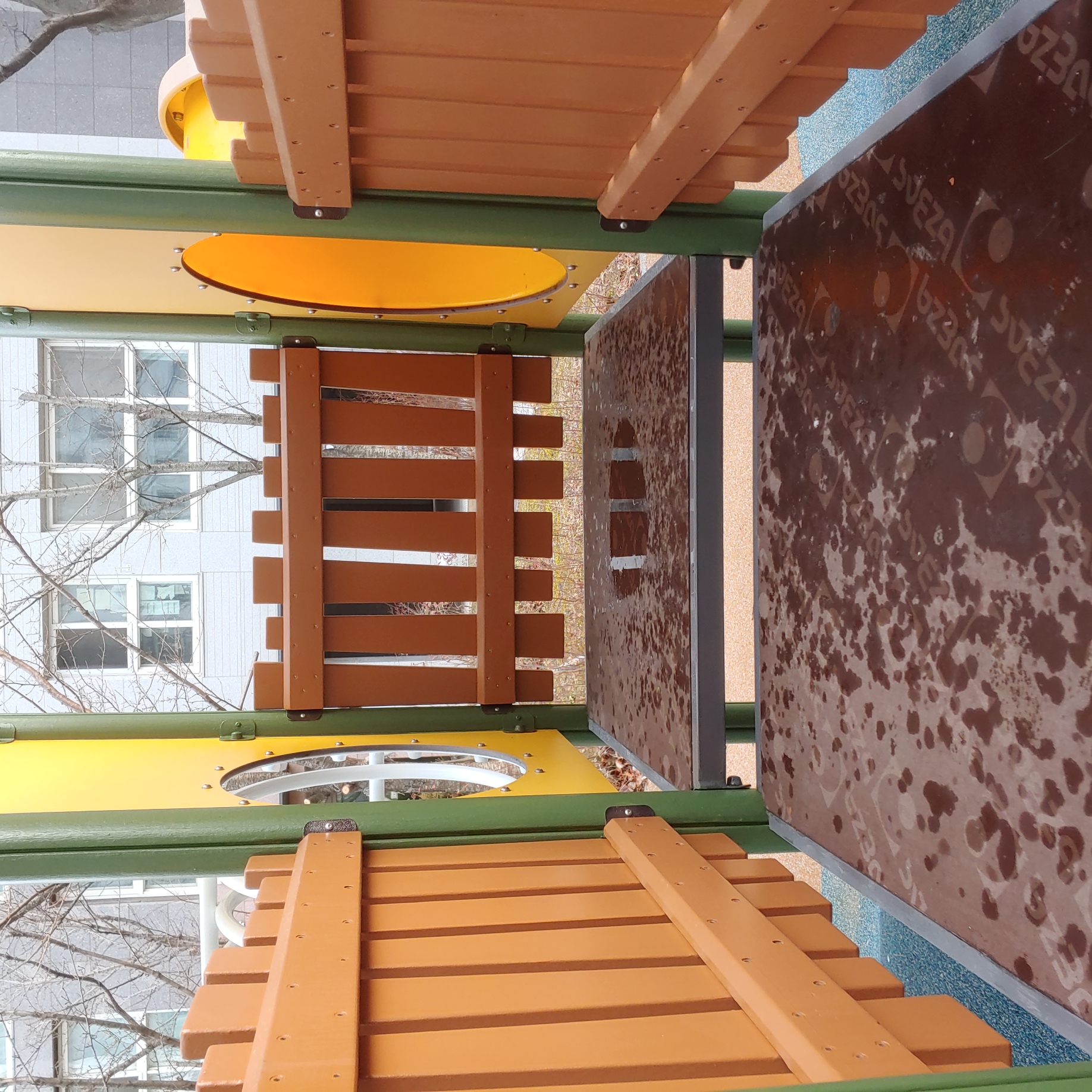 배곧이지더원 — 놀이터 시설물 재도장