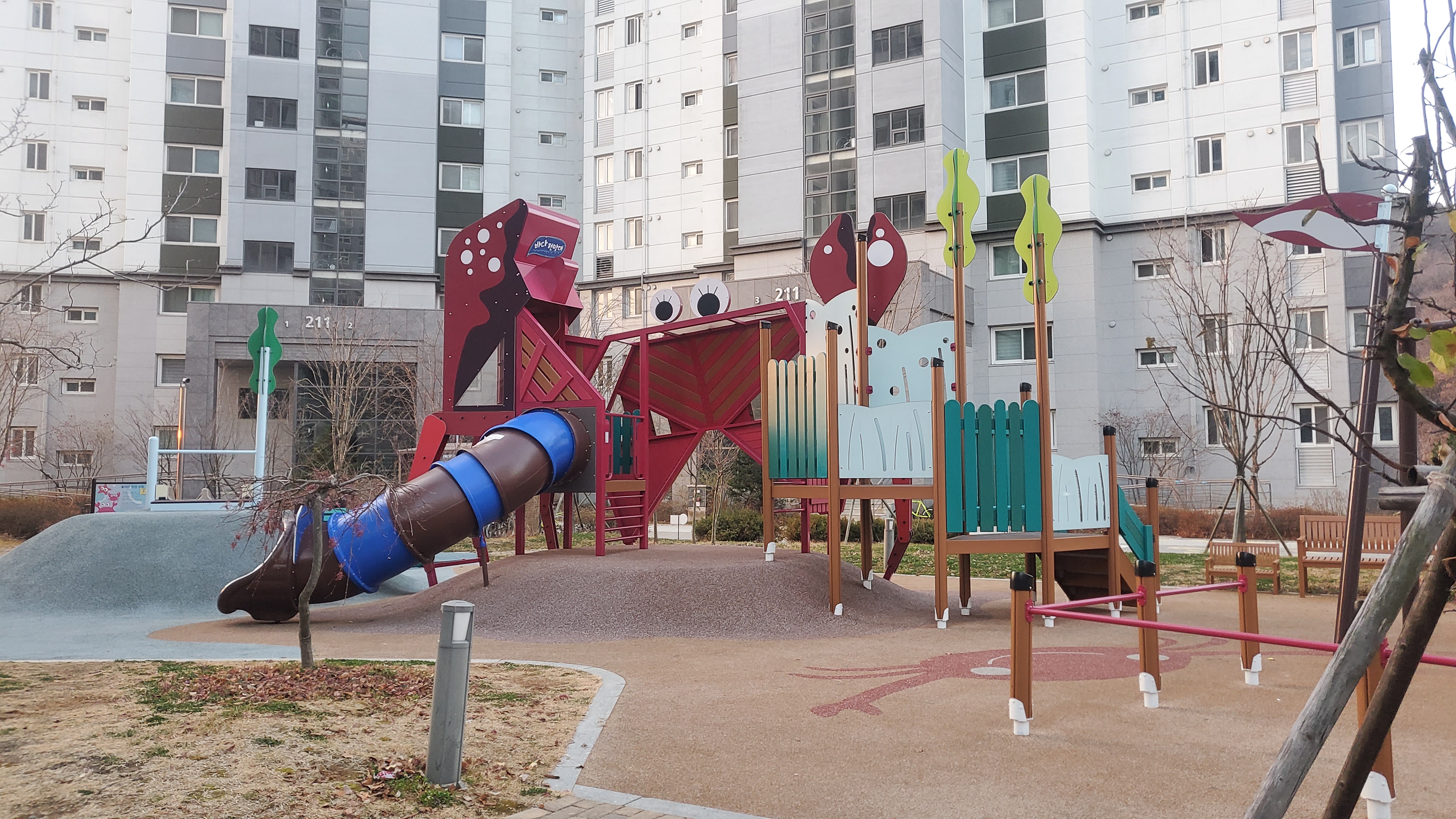 배곧이지더원 — 놀이터 시설물 재도장