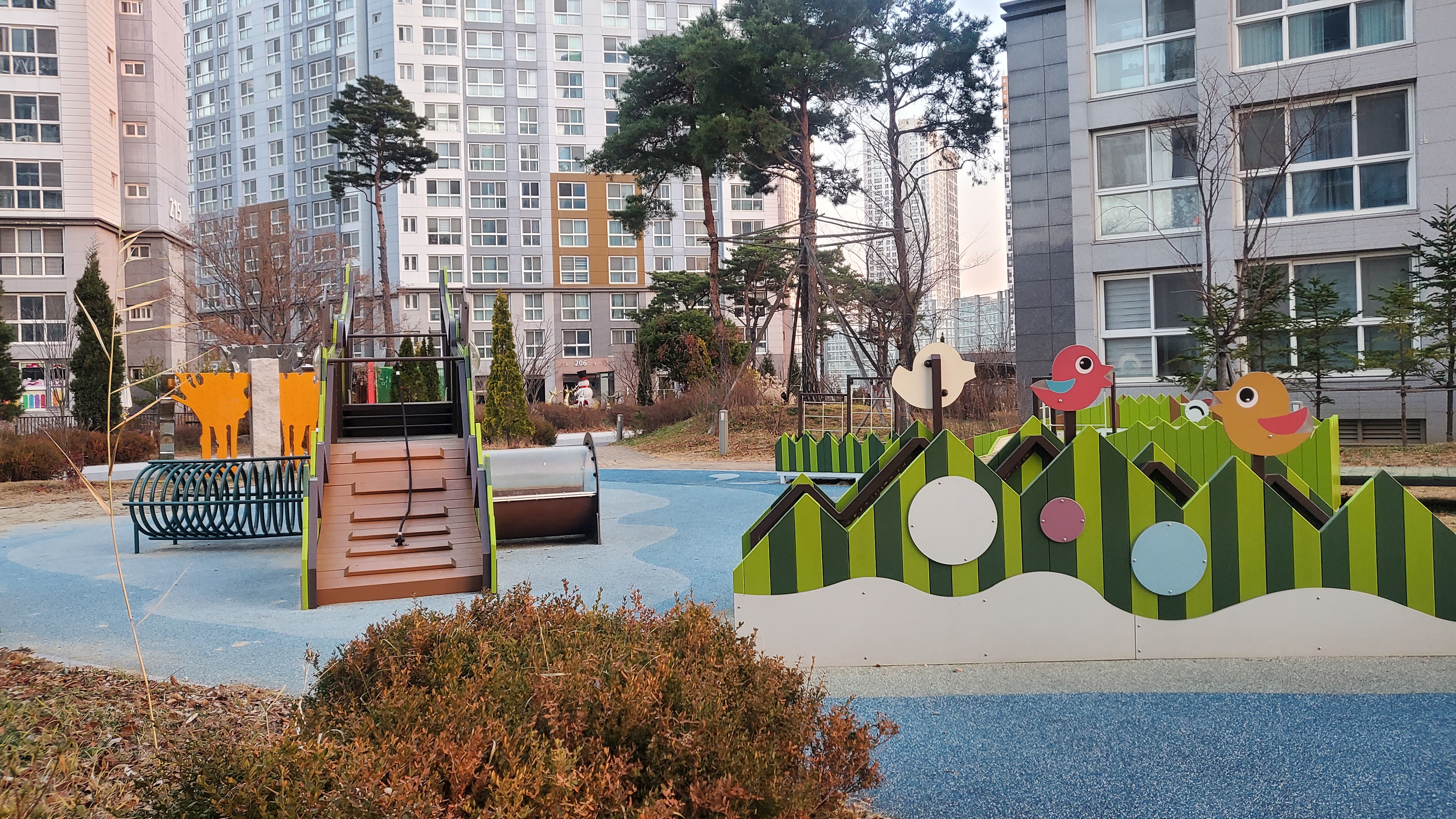 배곧이지더원 — 놀이터 시설물 재도장