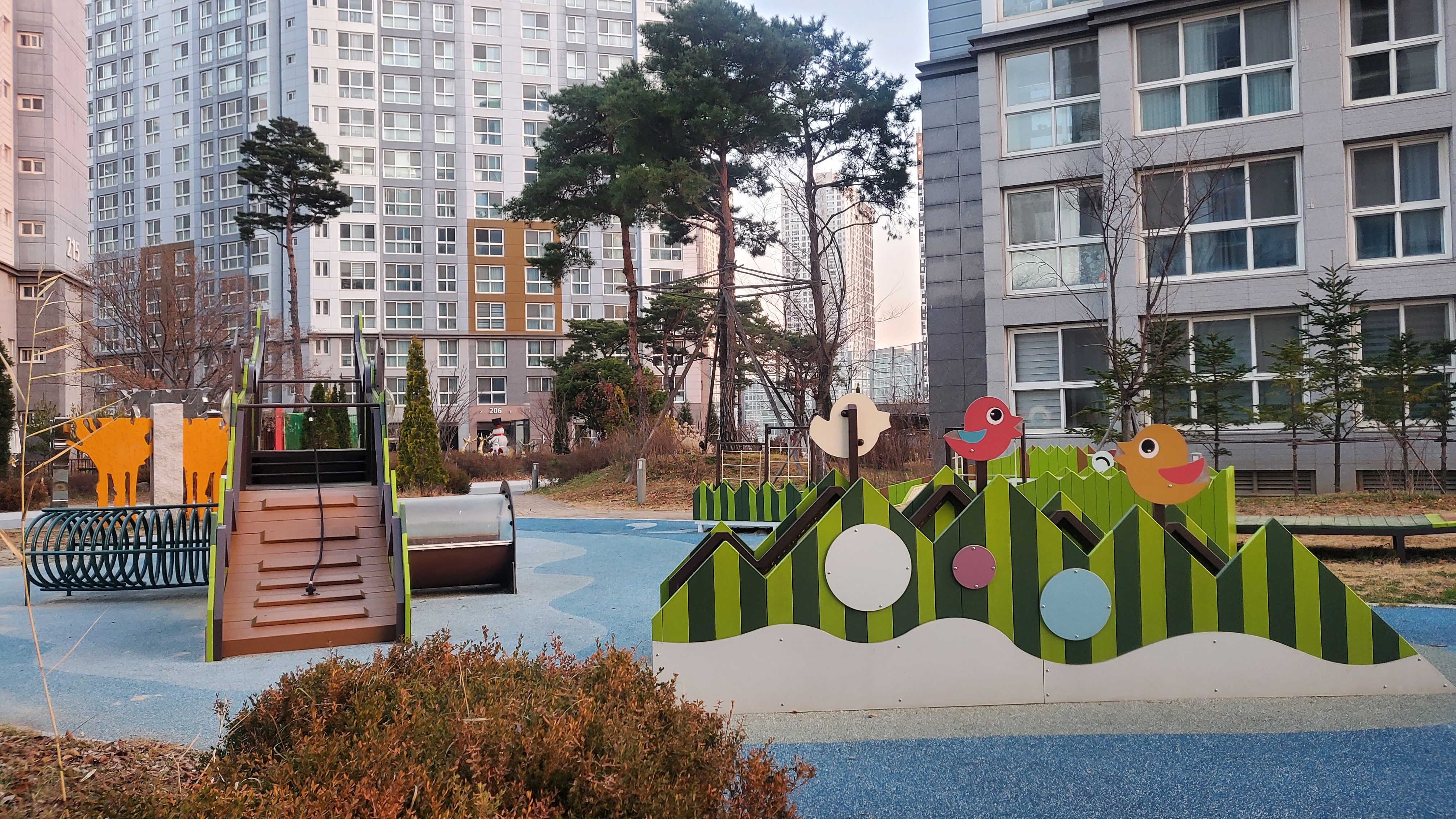 배곧이지더원 — 놀이터 시설물 재도장