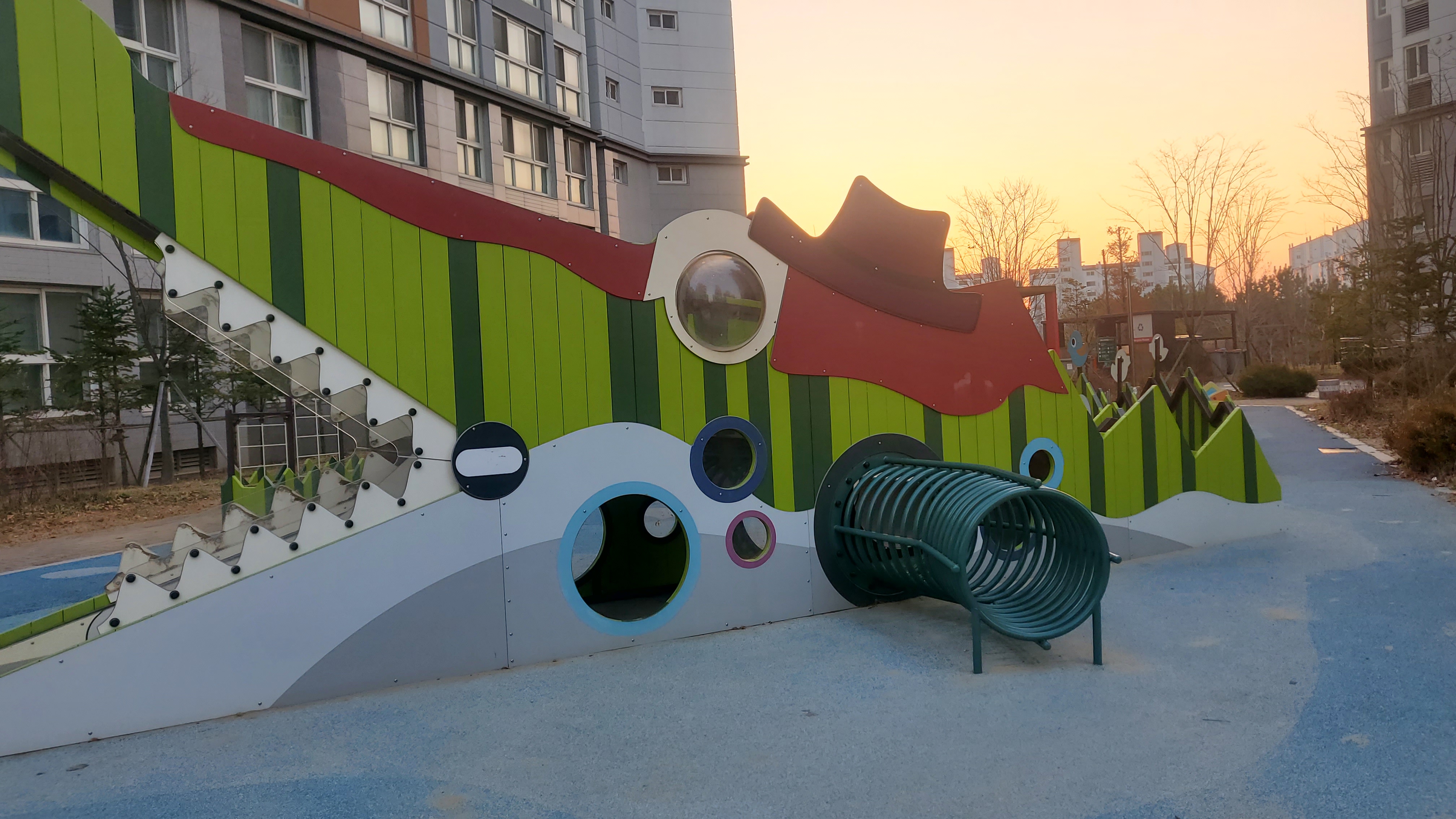 배곧이지더원 — 놀이터 시설물 재도장