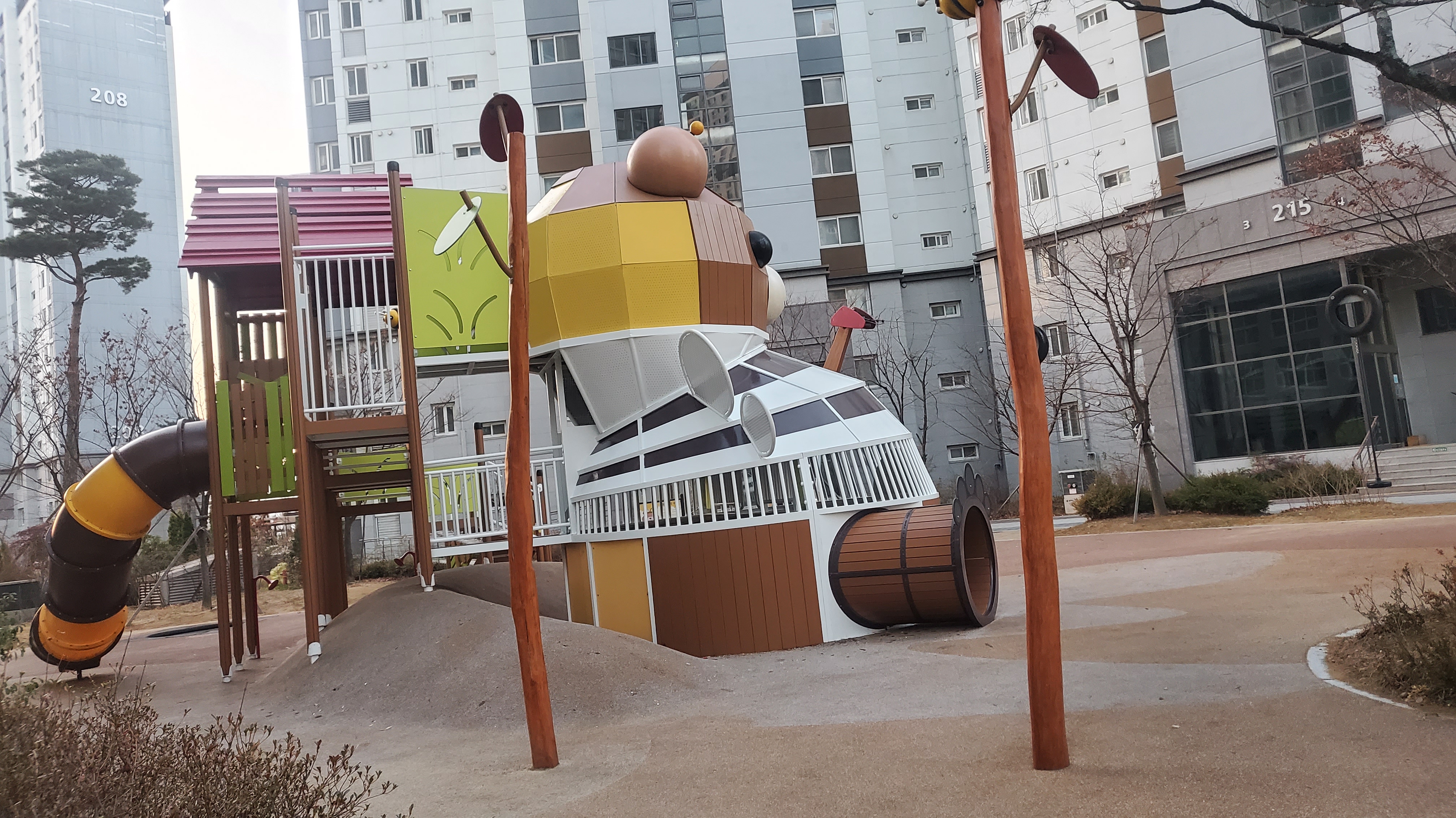 배곧이지더원 — 놀이터 시설물 재도장