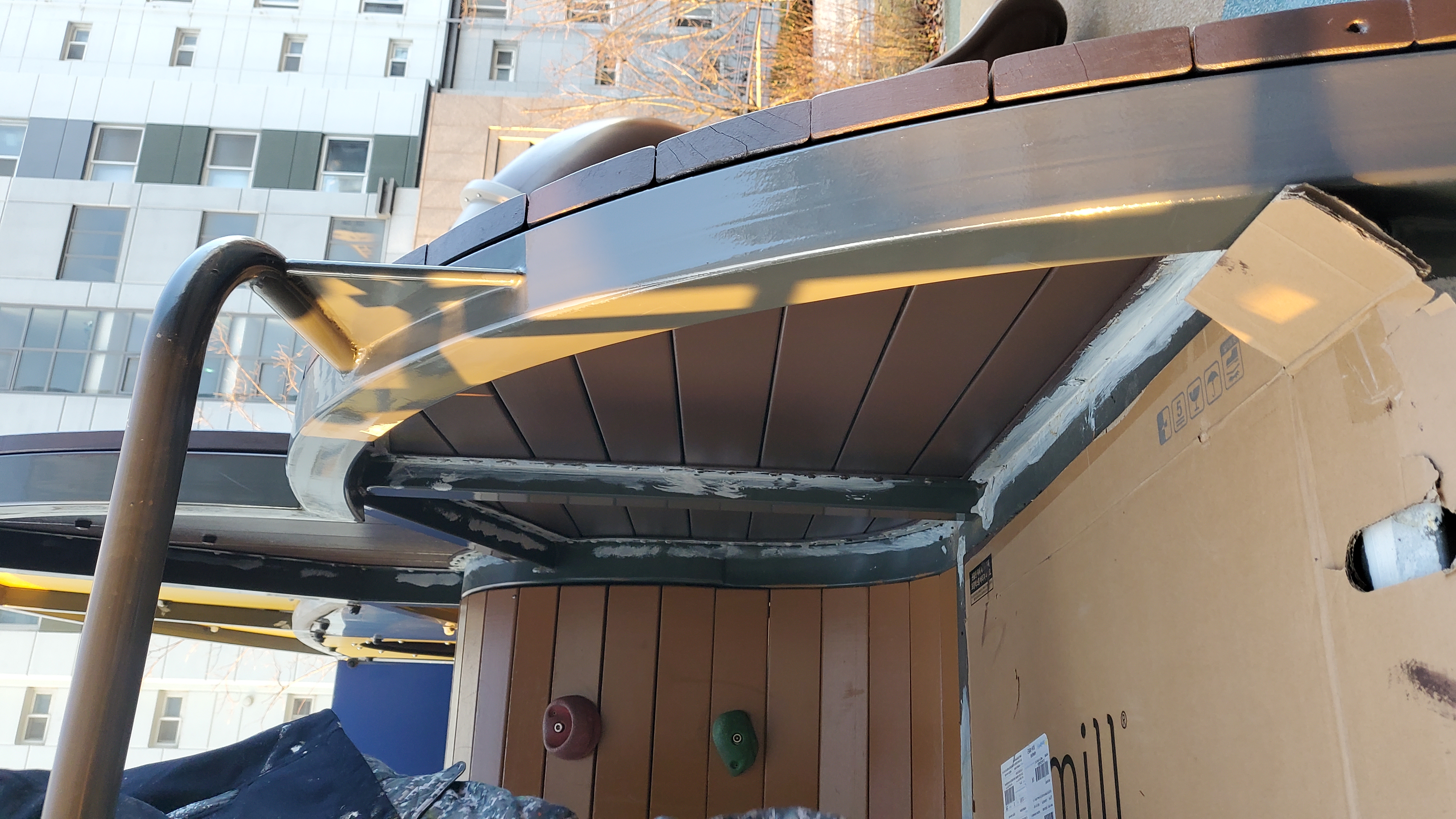 배곧이지더원 — 놀이터 시설물 재도장