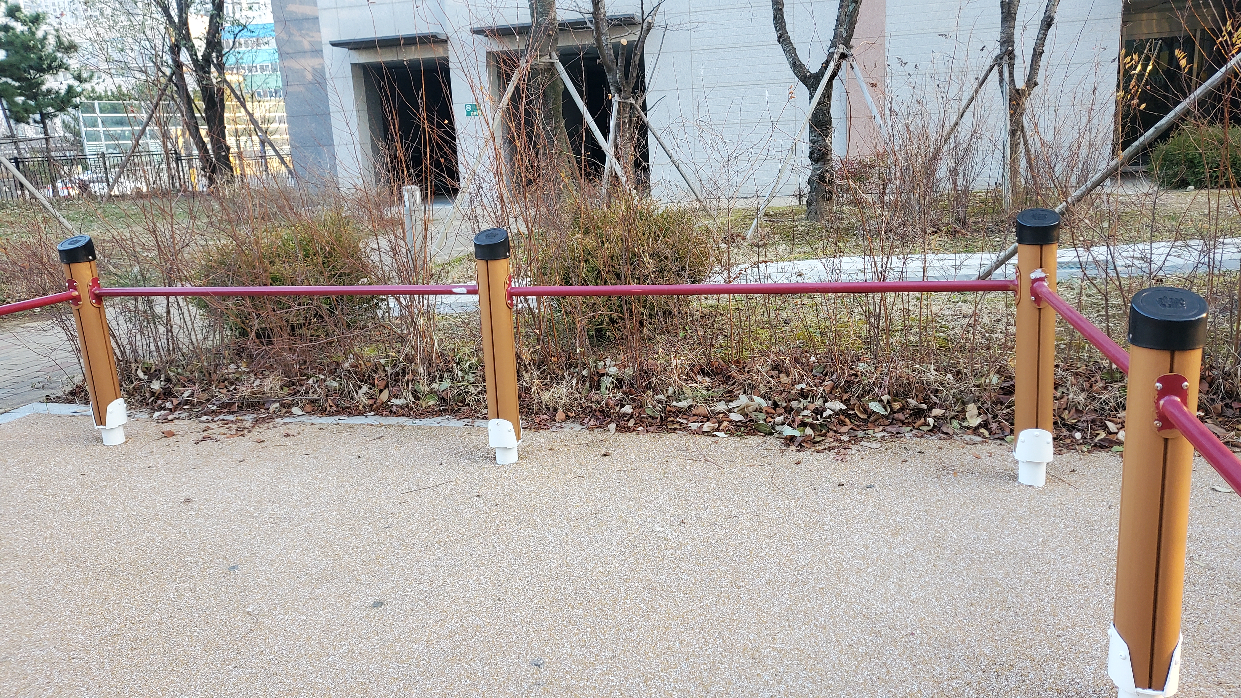 배곧이지더원 — 놀이터 시설물 재도장