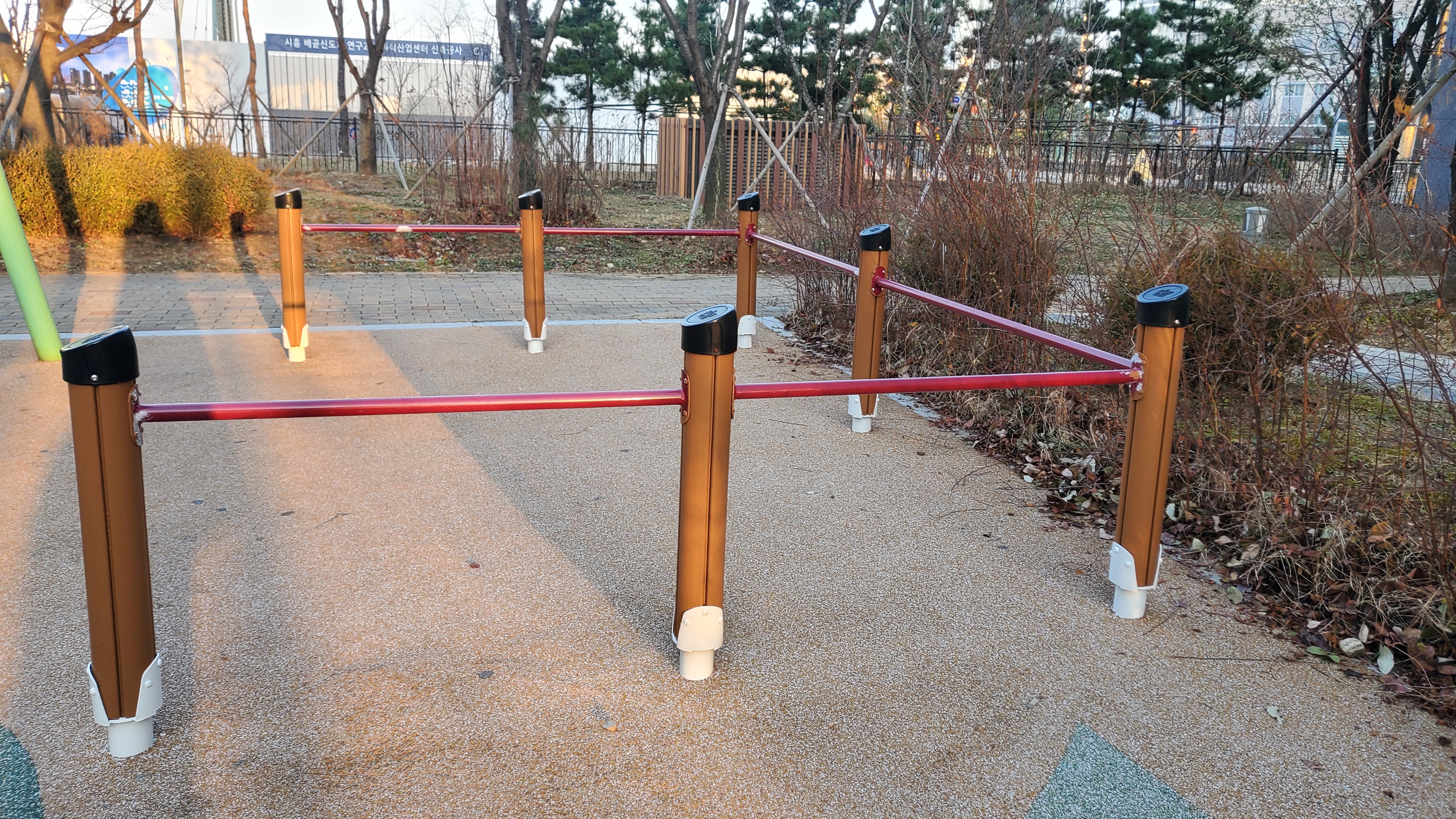 배곧이지더원 — 놀이터 시설물 재도장