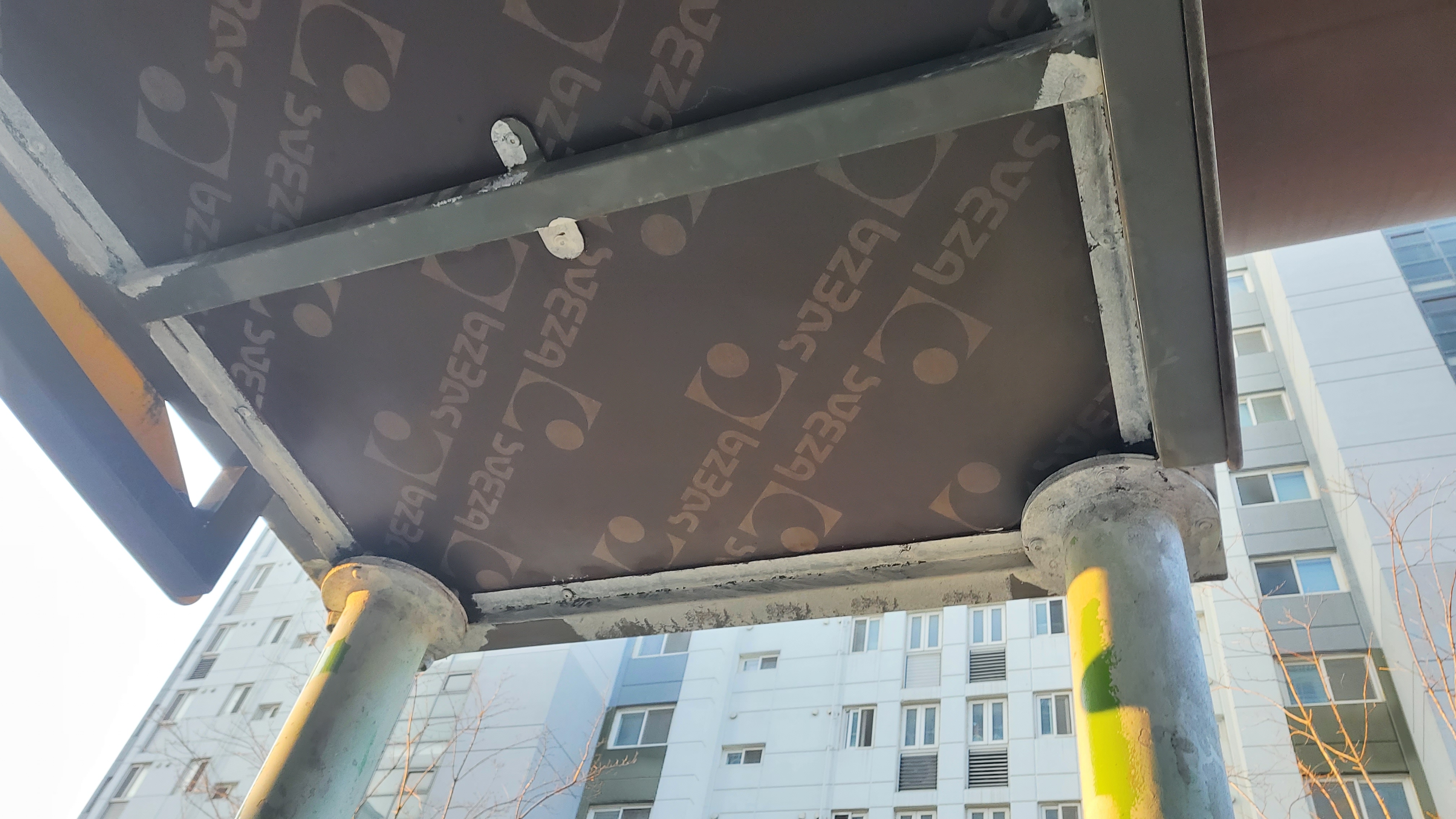 배곧이지더원 — 놀이터 시설물 재도장