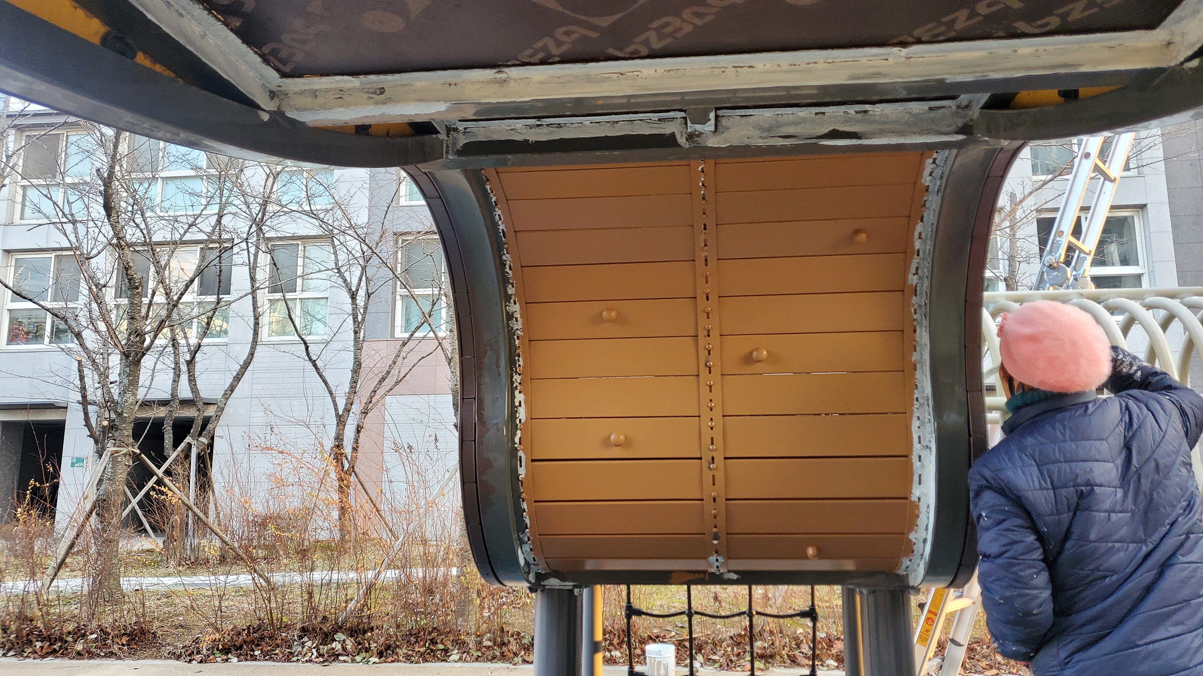 배곧이지더원 — 놀이터 시설물 재도장