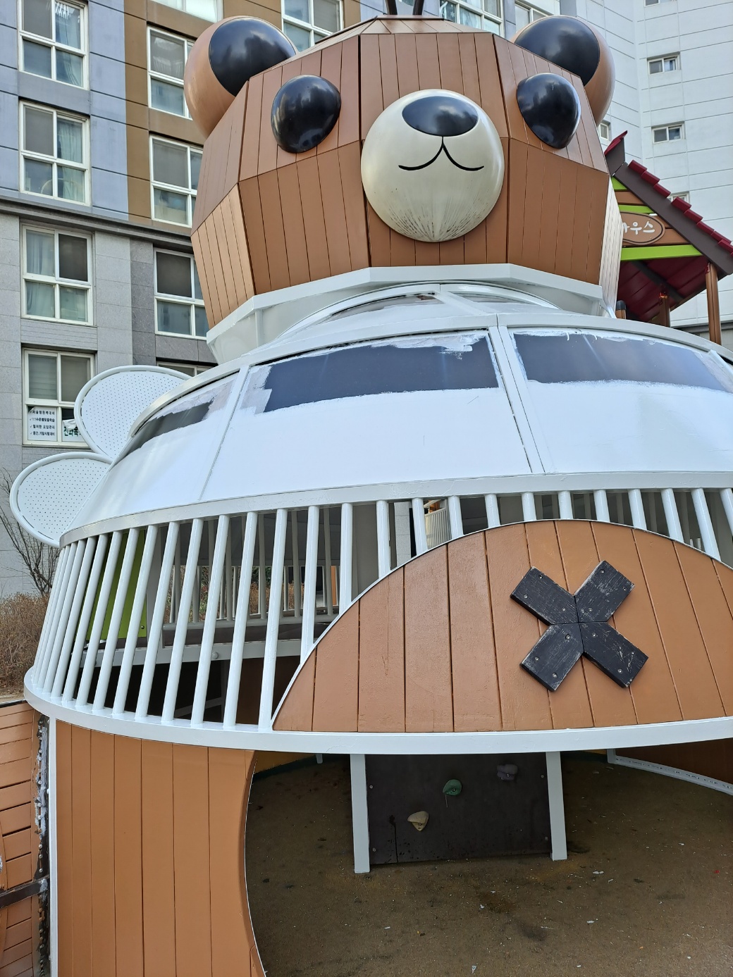 배곧이지더원 — 놀이터 시설물 재도장