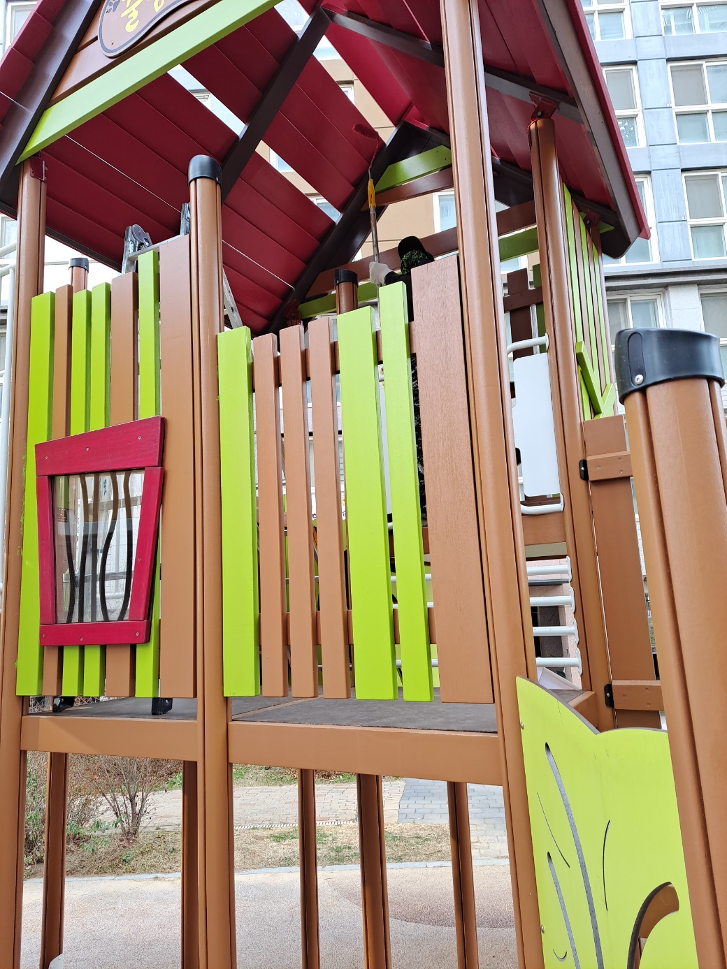 배곧이지더원 — 놀이터 시설물 재도장