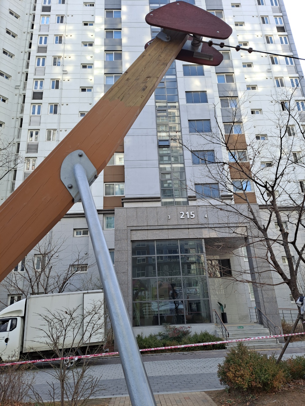 배곧이지더원 — 놀이터 시설물 재도장