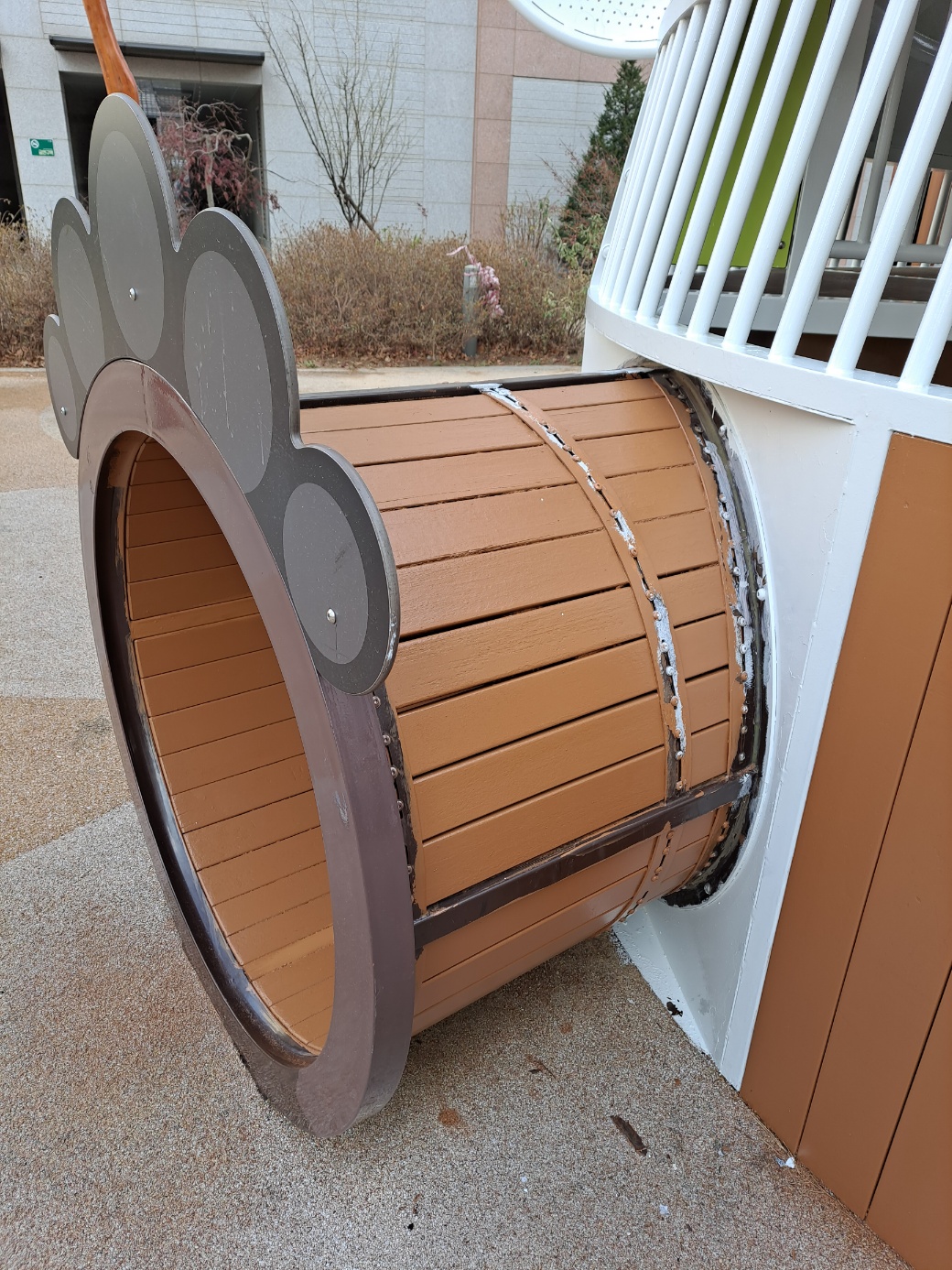 배곧이지더원 — 놀이터 시설물 재도장