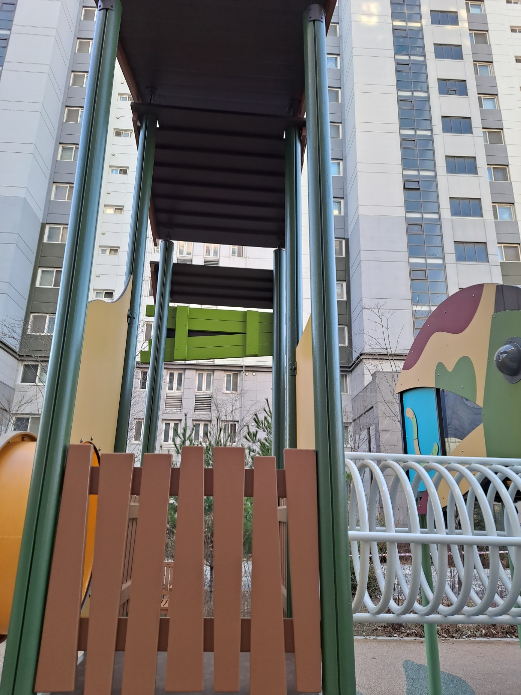 배곧이지더원 — 놀이터 시설물 재도장