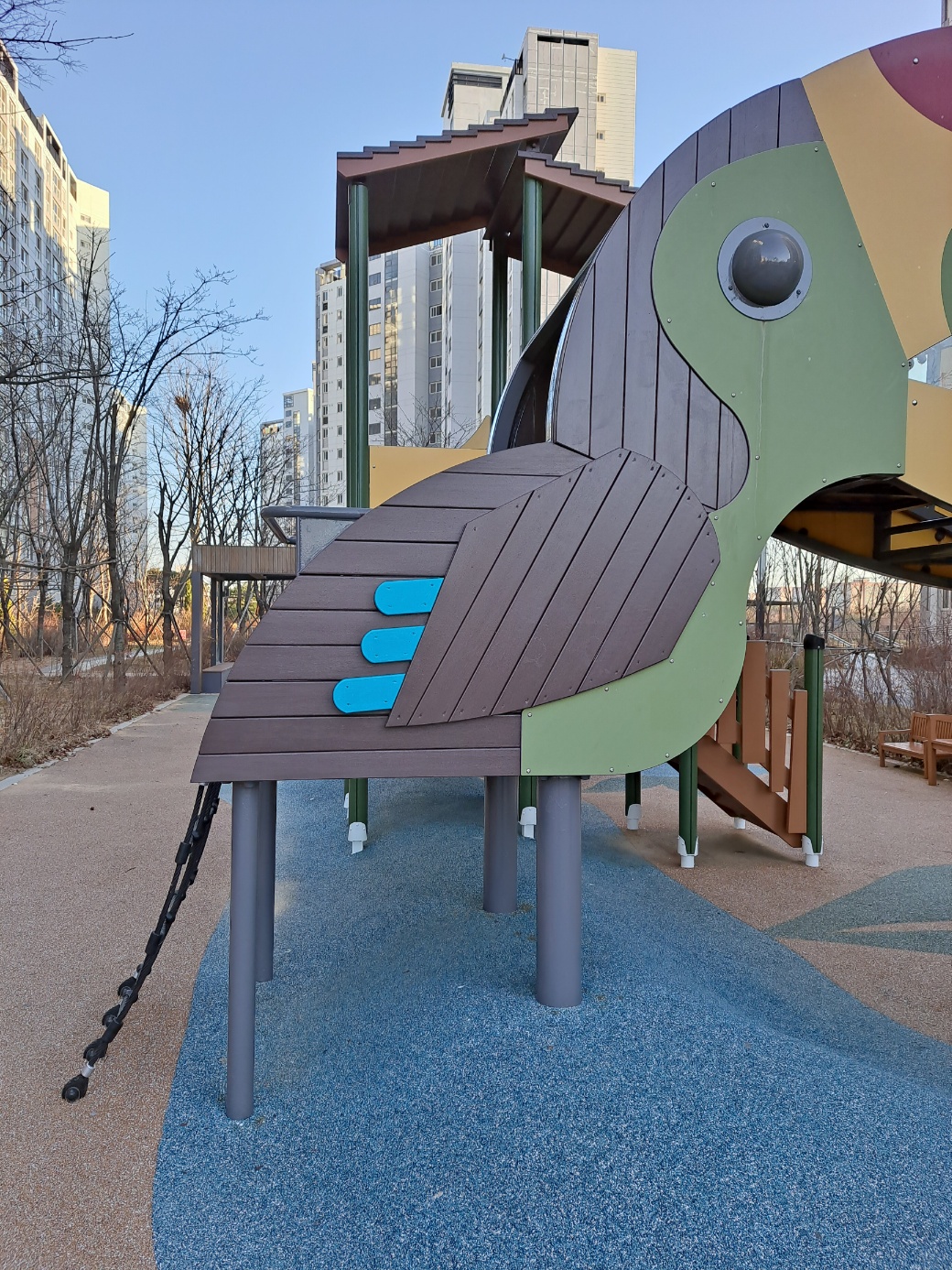 배곧이지더원 — 놀이터 시설물 재도장