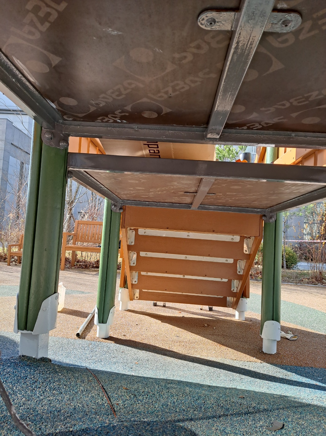 배곧이지더원 — 놀이터 시설물 재도장