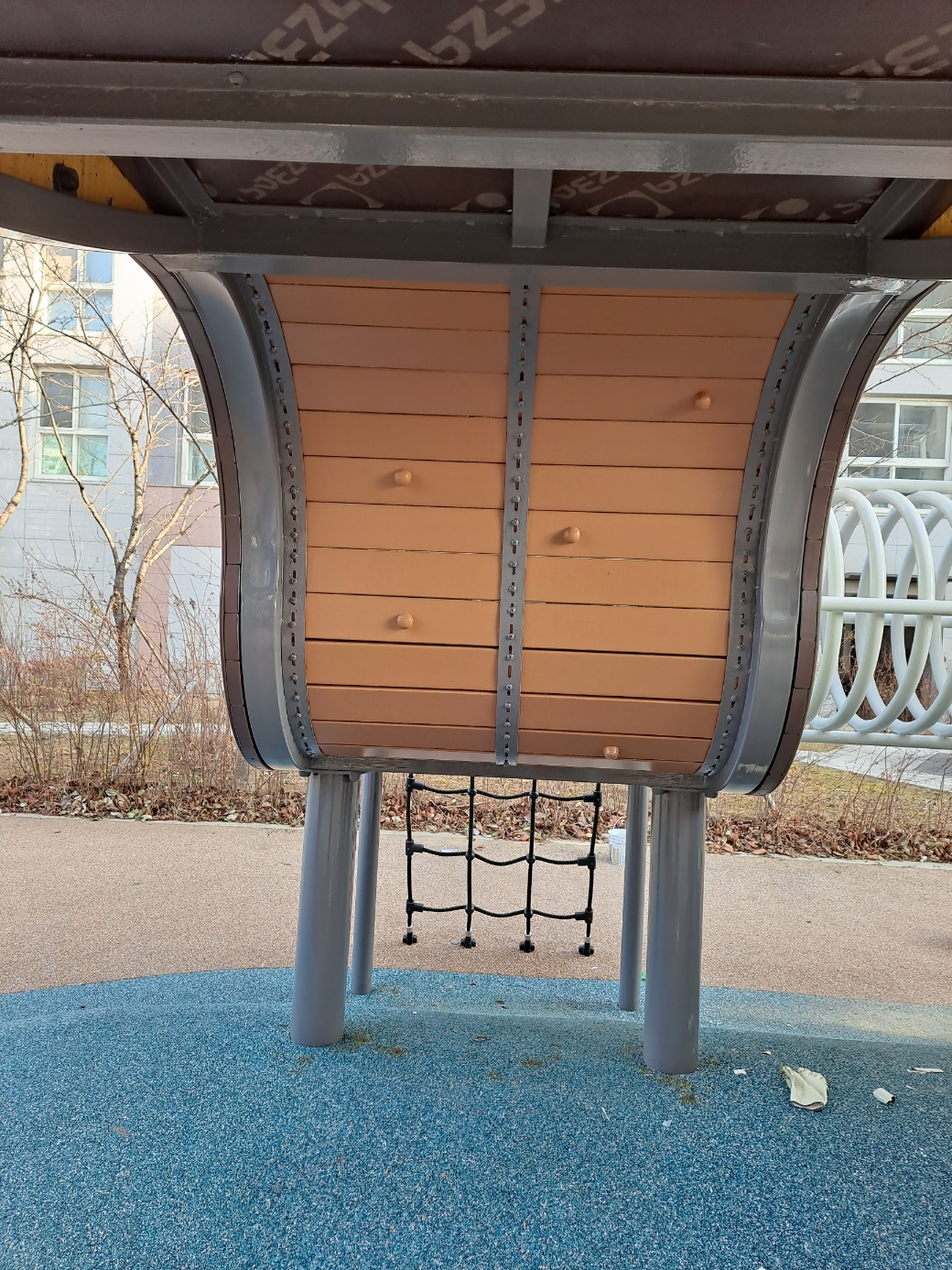 배곧이지더원 — 놀이터 시설물 재도장