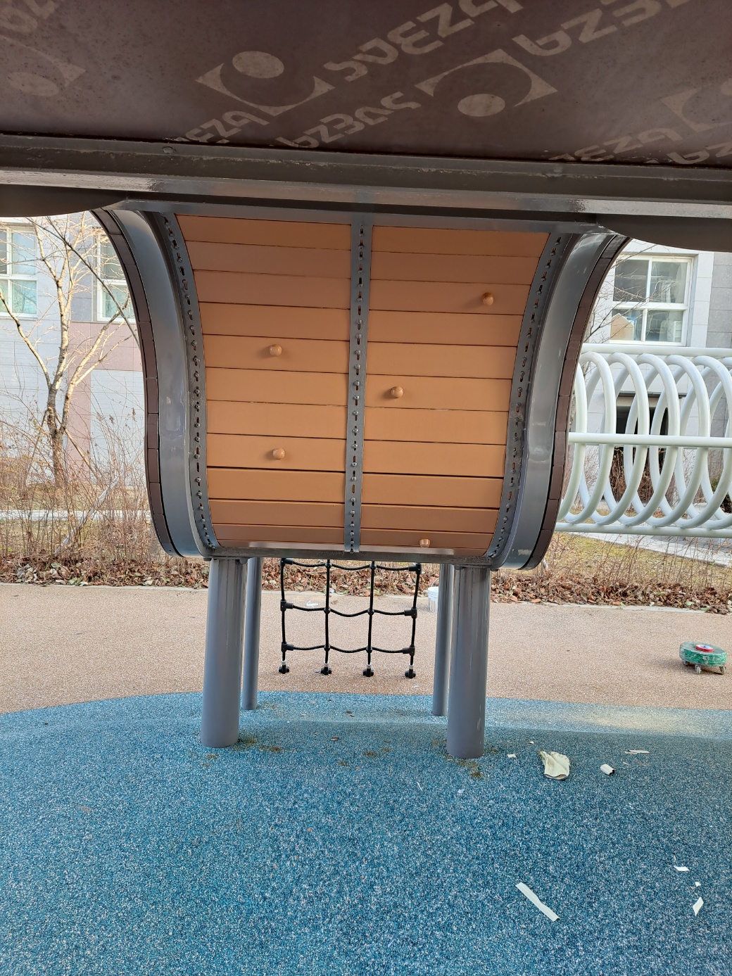 배곧이지더원 — 놀이터 시설물 재도장