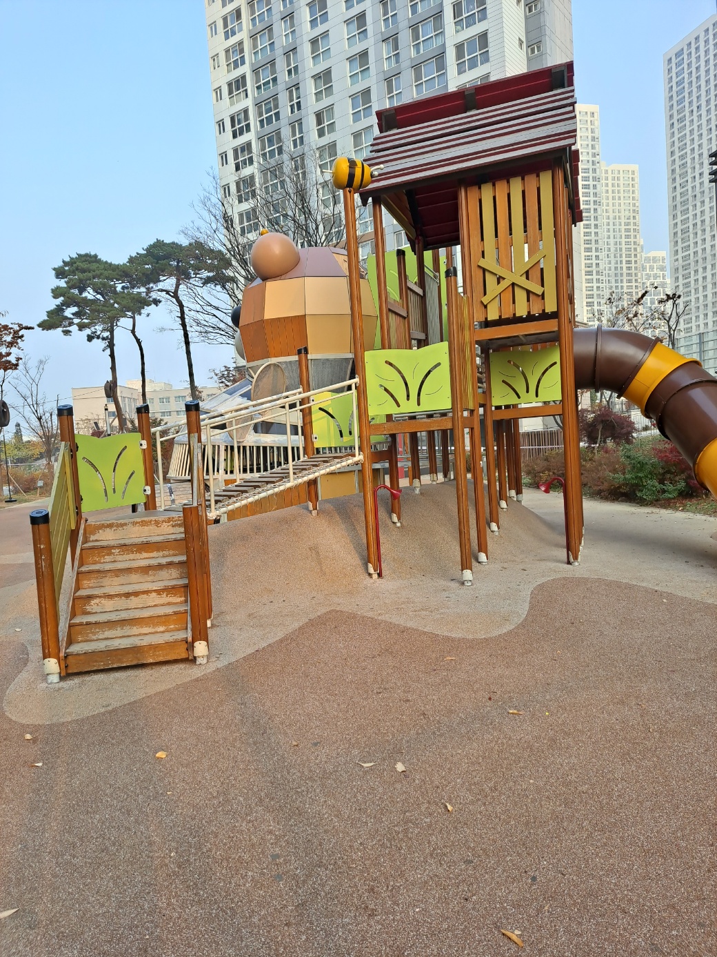 배곧이지더원 — 놀이터 시설물 재도장