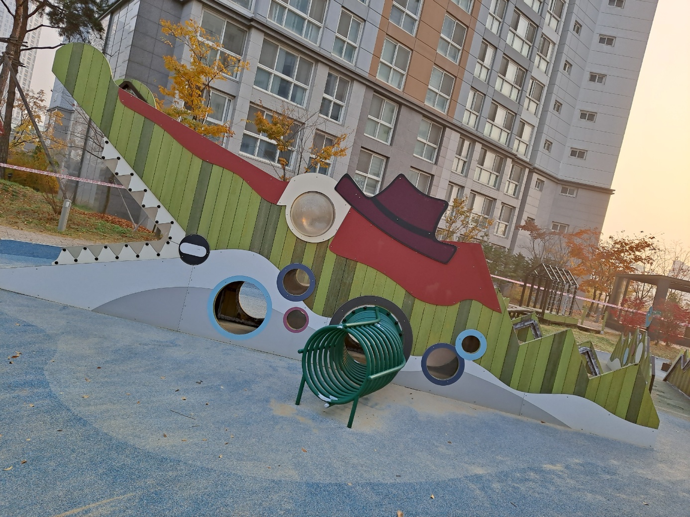 배곧이지더원 — 놀이터 시설물 재도장