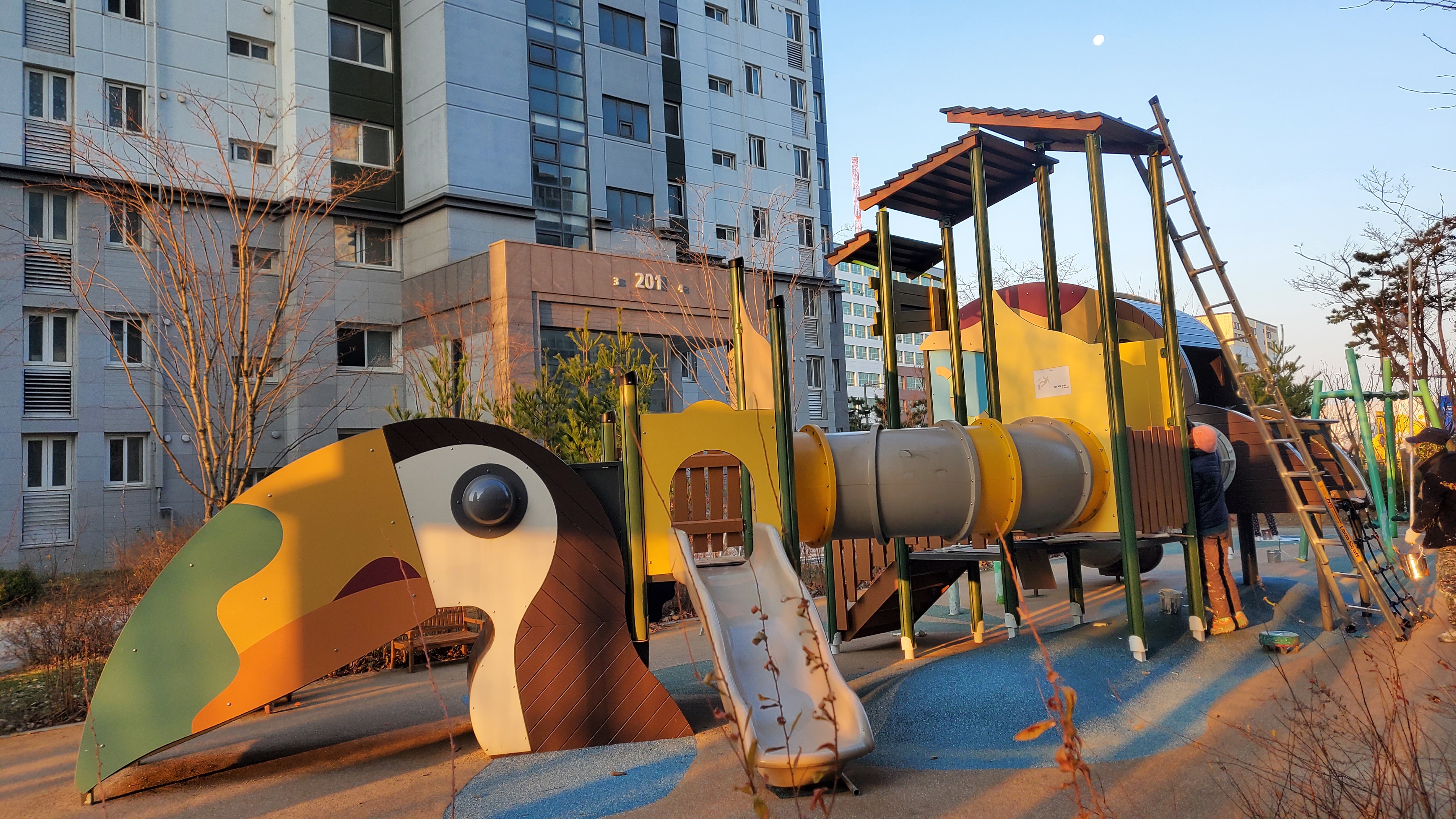 배곧이지더원 — 놀이터 시설물 재도장