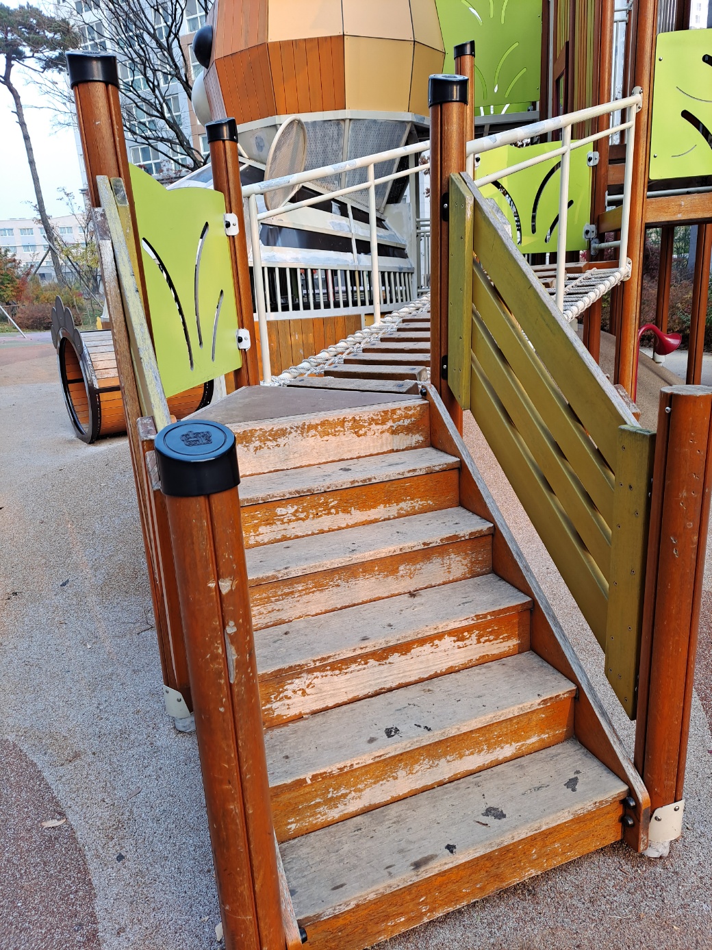 배곧이지더원 — 놀이터 시설물 재도장