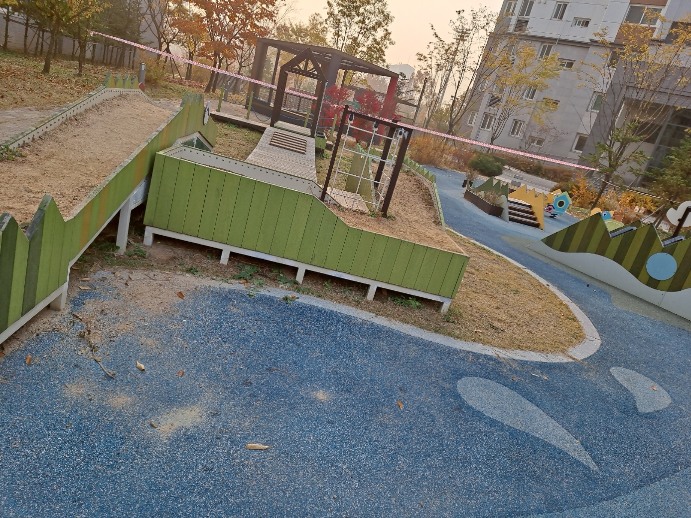 배곧이지더원 — 놀이터 시설물 재도장