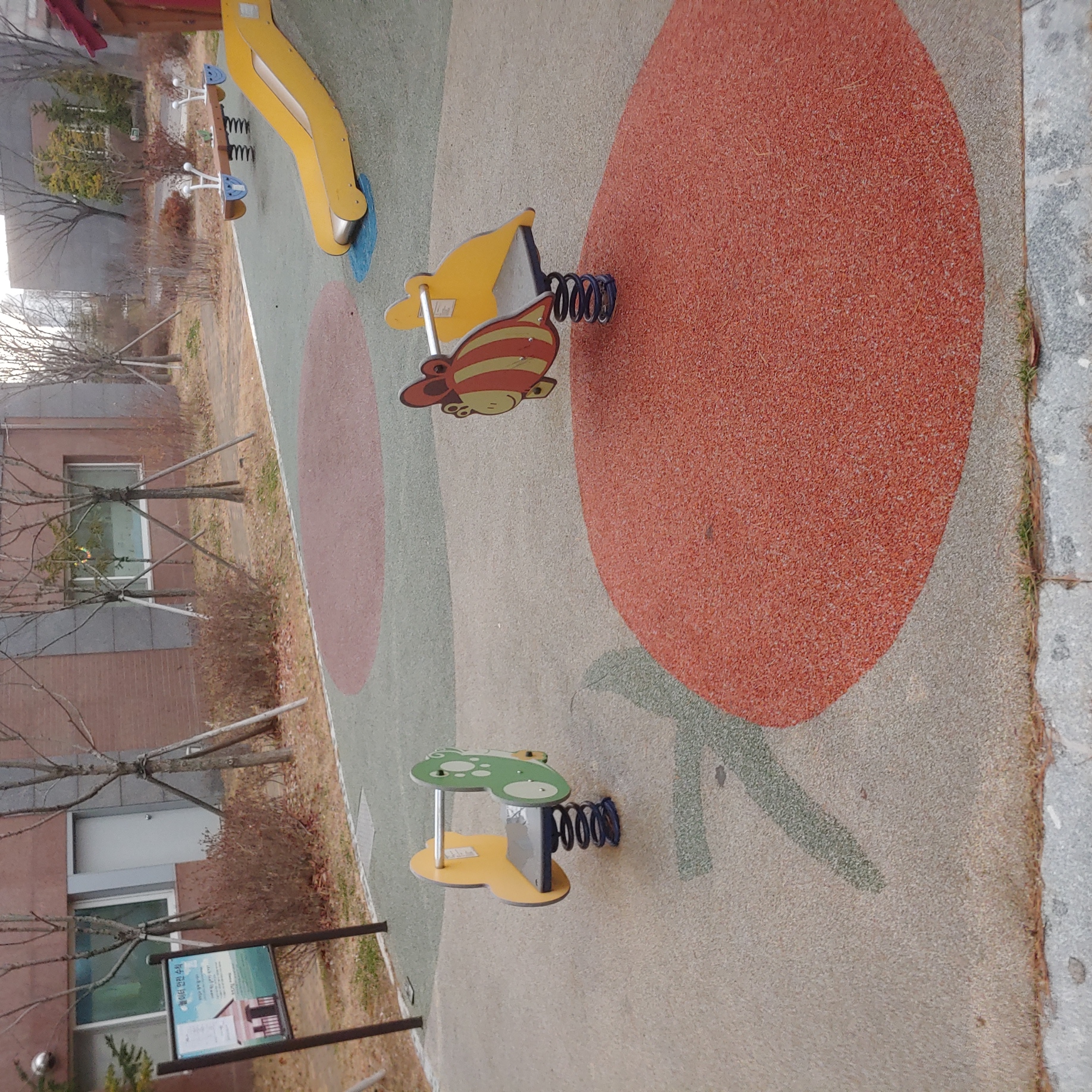 배곧이지더원 — 놀이터 시설물 재도장