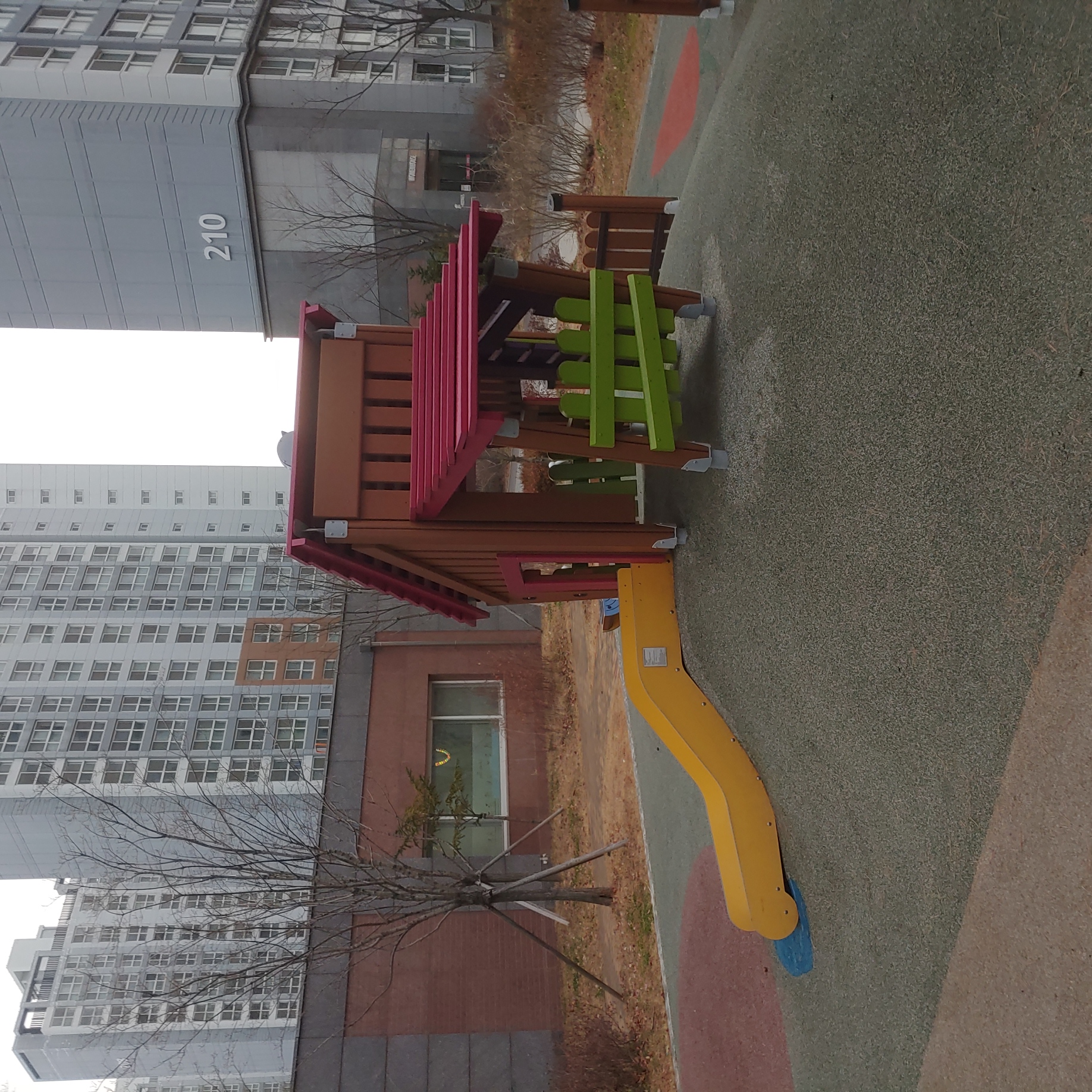 배곧이지더원 — 놀이터 시설물 재도장