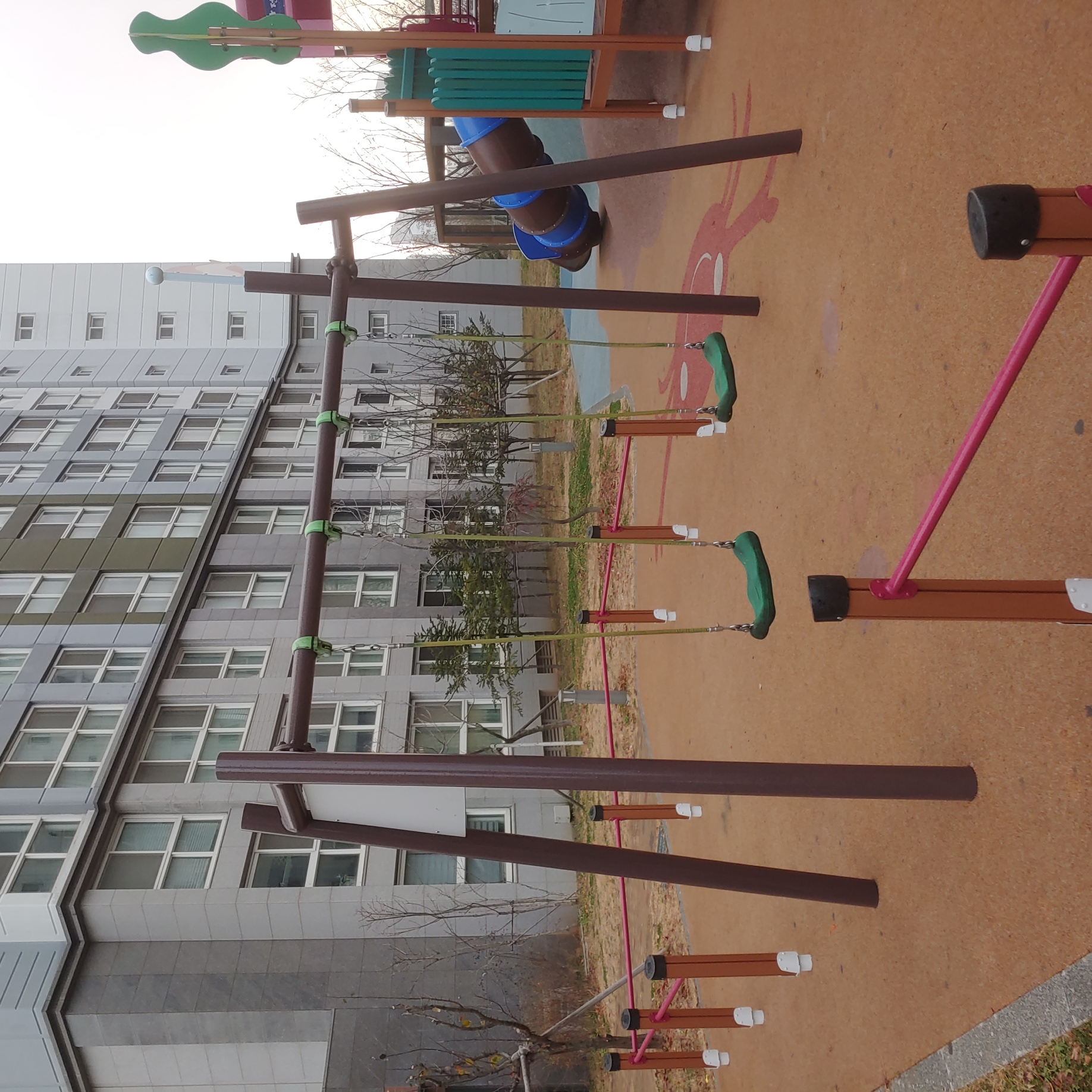 배곧이지더원 — 놀이터 시설물 재도장