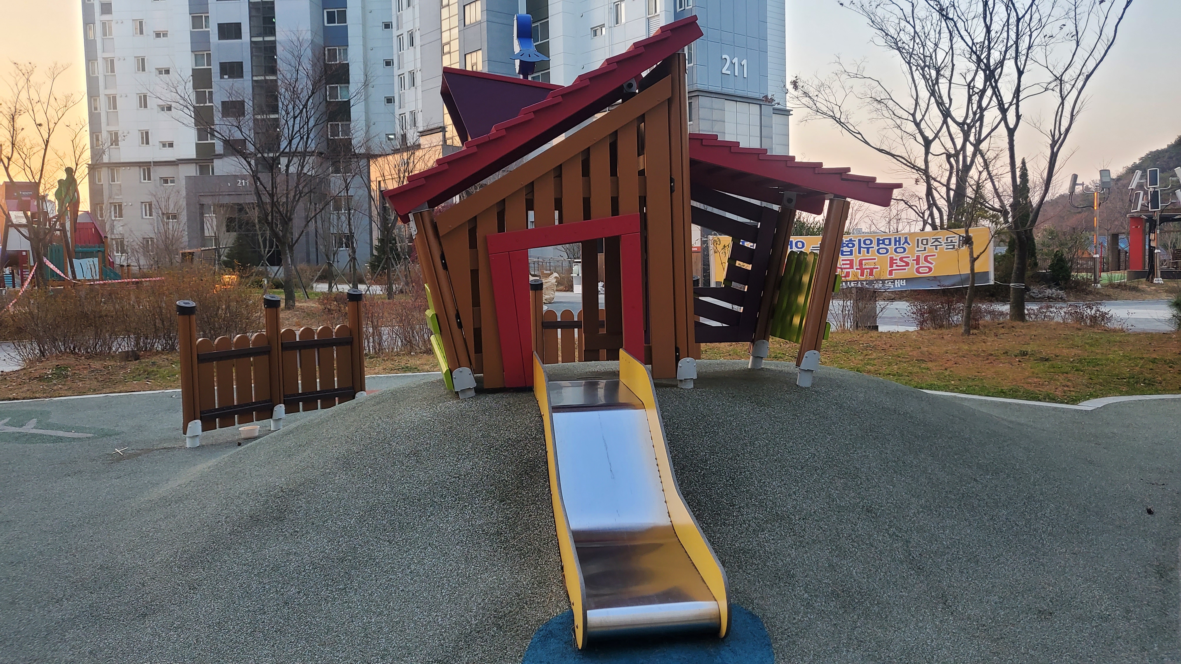 배곧이지더원 — 놀이터 시설물 재도장