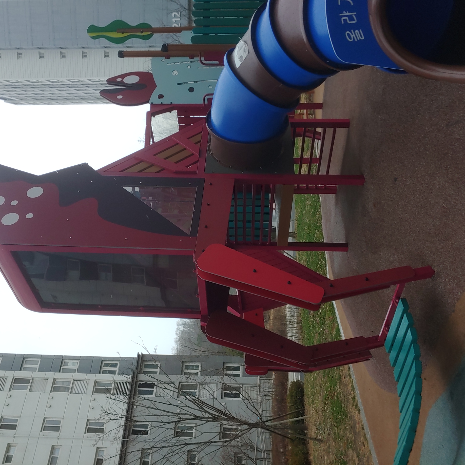 배곧이지더원 — 놀이터 시설물 재도장