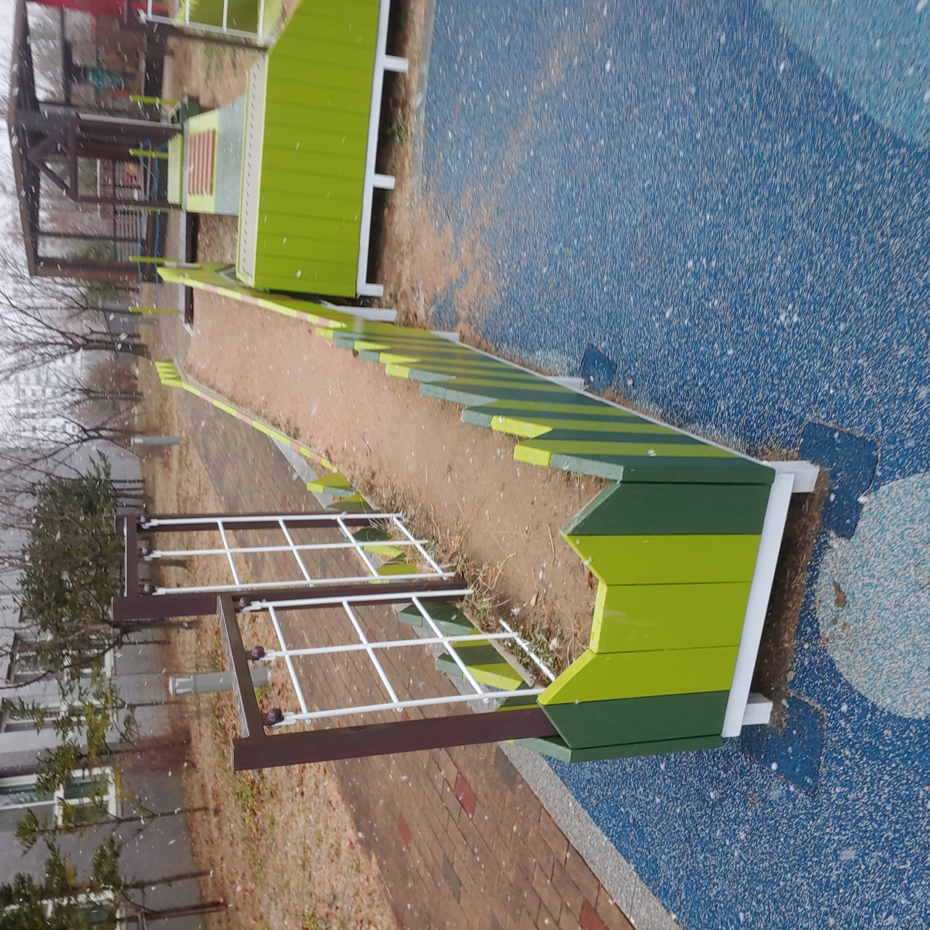 배곧이지더원 — 놀이터 시설물 재도장