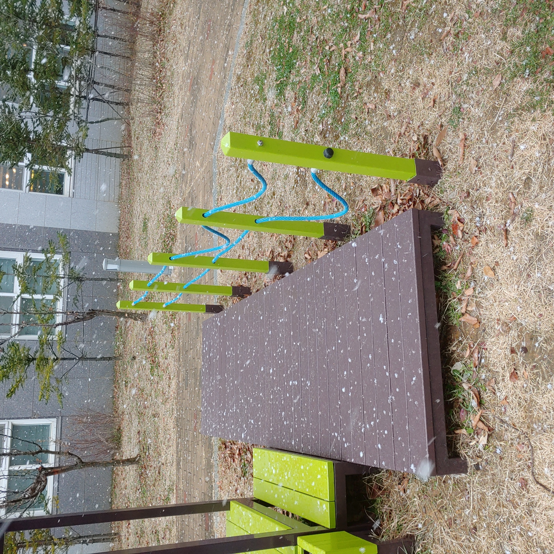 배곧이지더원 — 놀이터 시설물 재도장