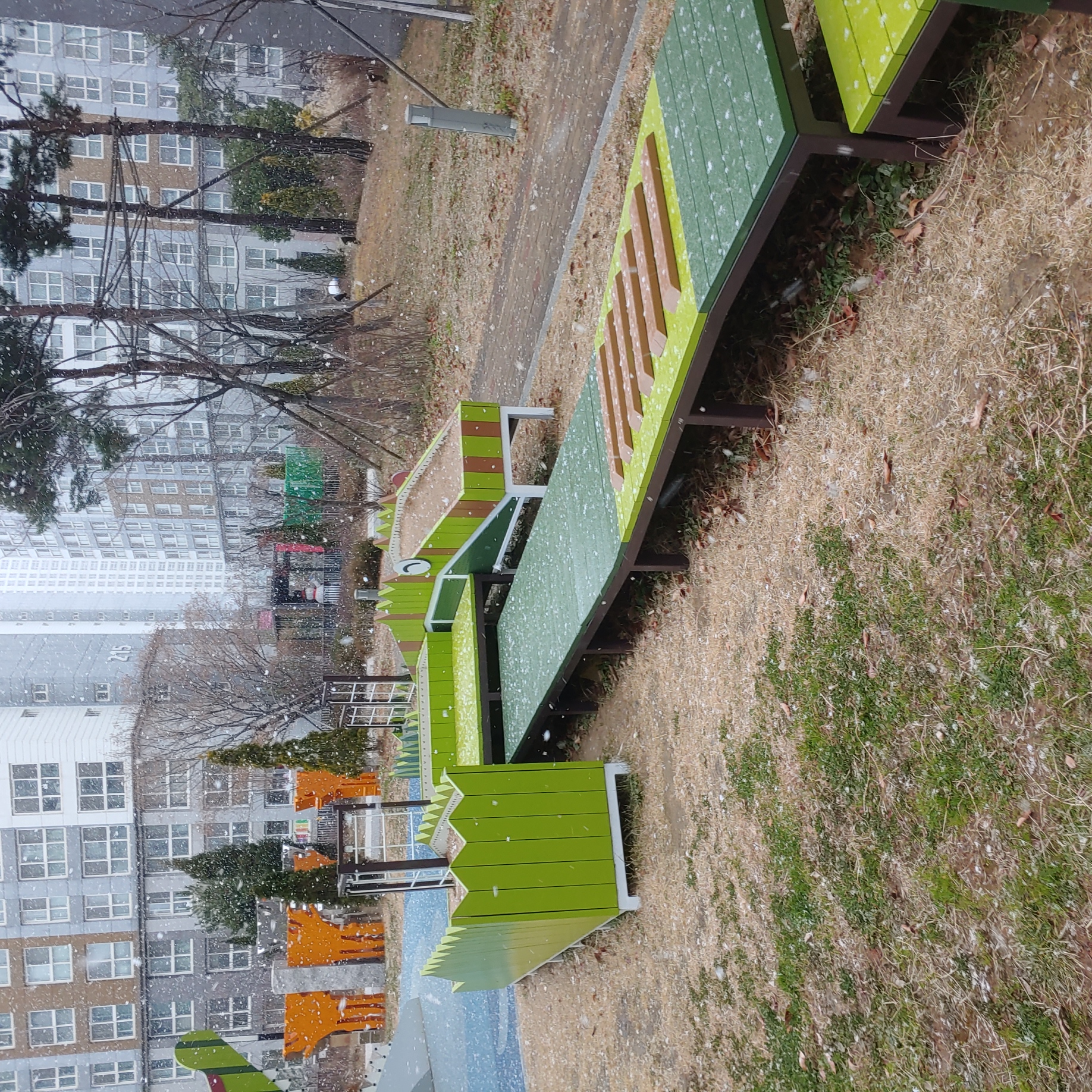 배곧이지더원 — 놀이터 시설물 재도장