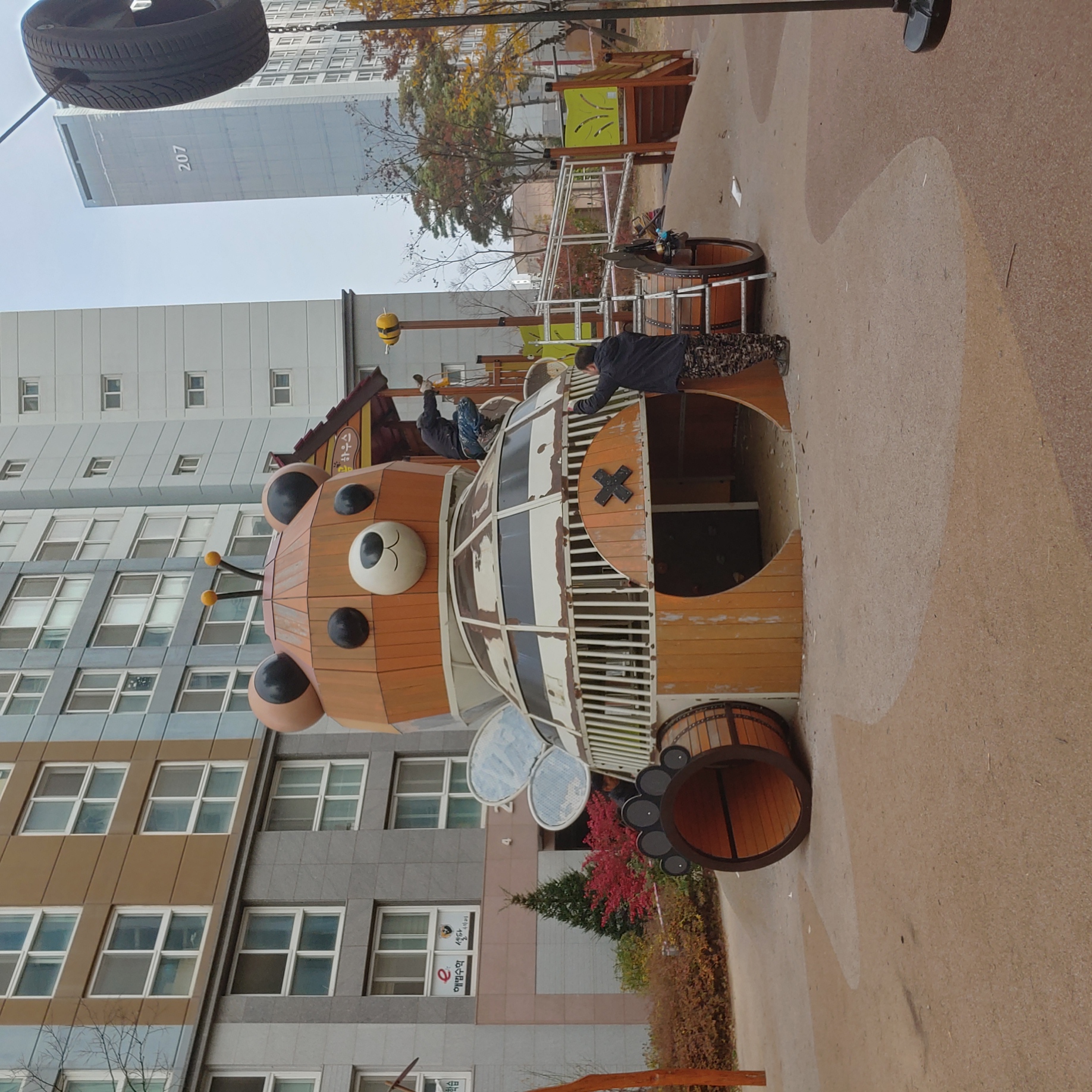 배곧이지더원 — 놀이터 시설물 재도장