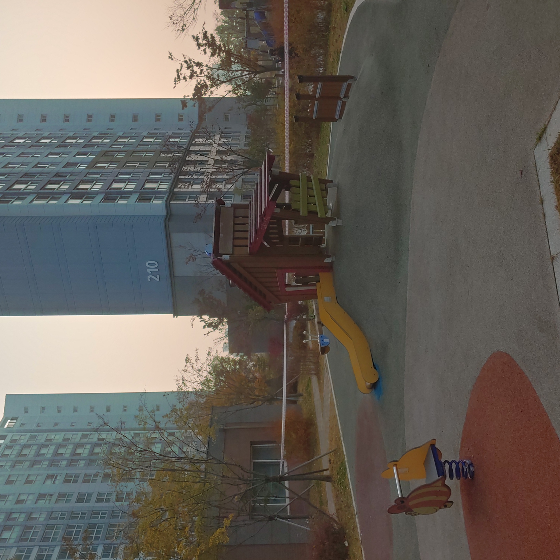 배곧이지더원 — 놀이터 시설물 재도장