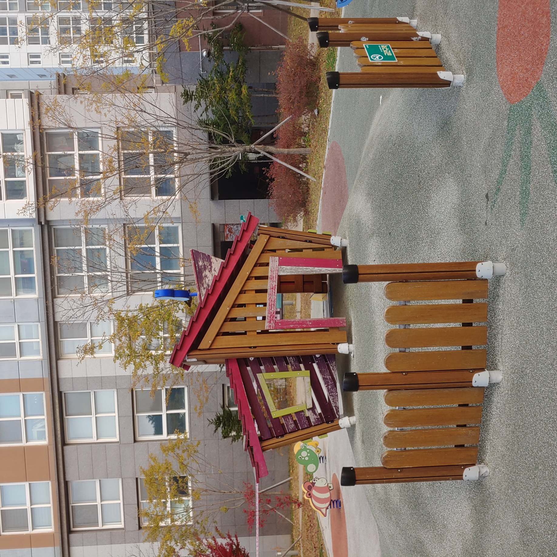 배곧이지더원 — 놀이터 시설물 재도장