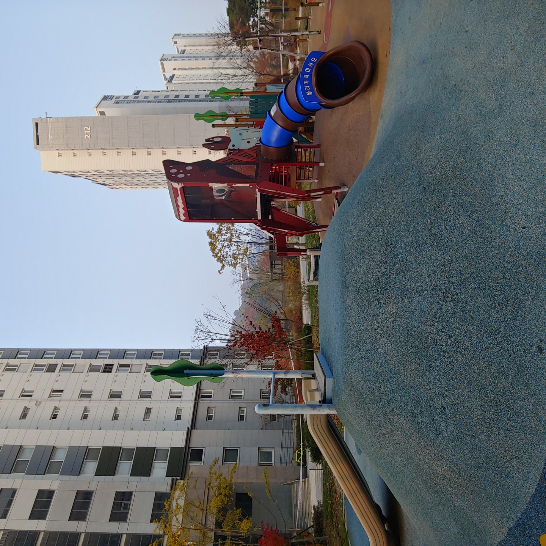 배곧이지더원 — 놀이터 시설물 재도장