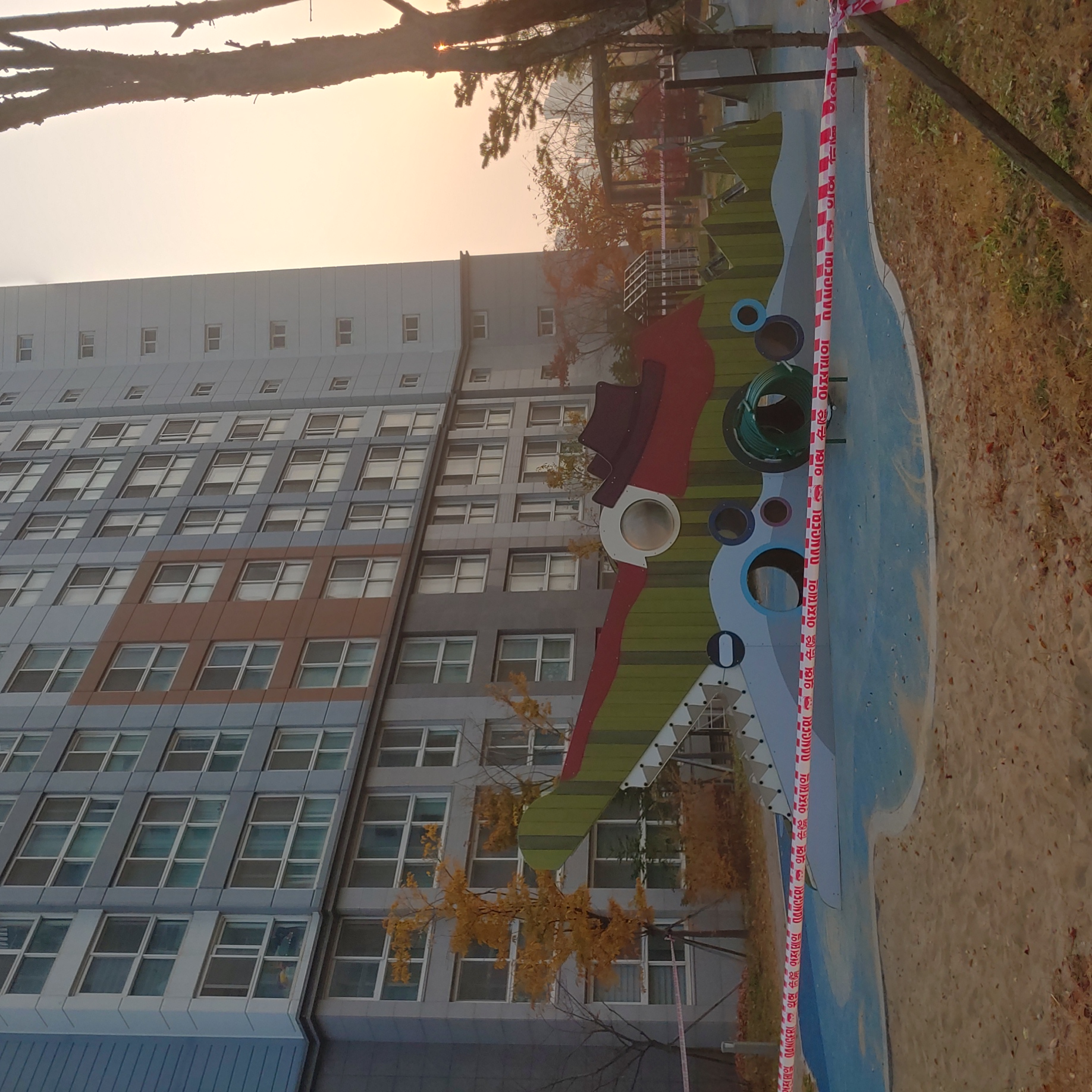 배곧이지더원 — 놀이터 시설물 재도장