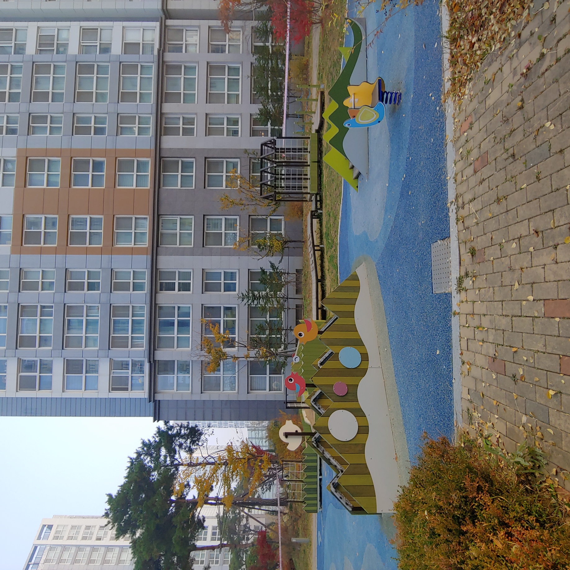 배곧이지더원 — 놀이터 시설물 재도장