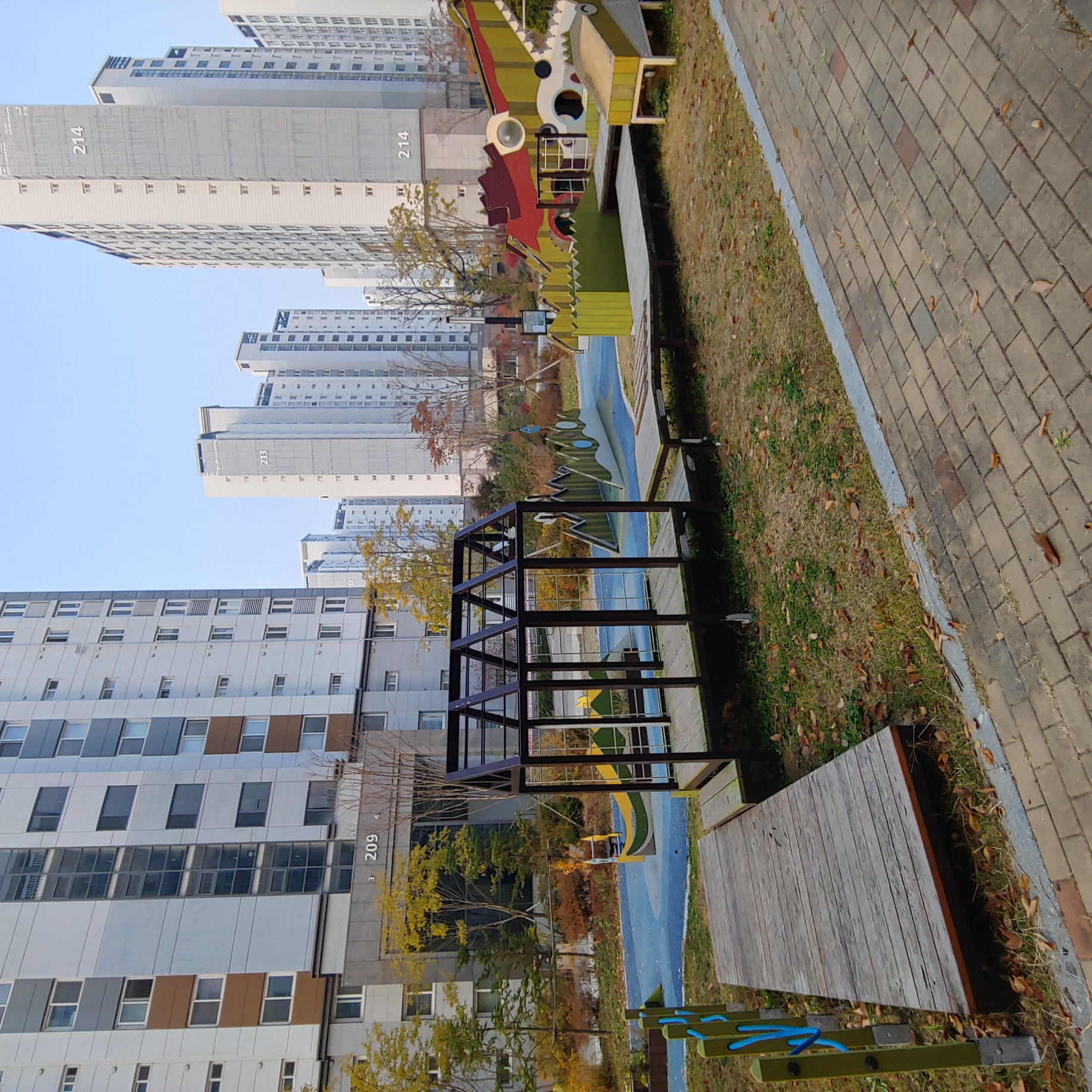 배곧이지더원 — 놀이터 시설물 재도장